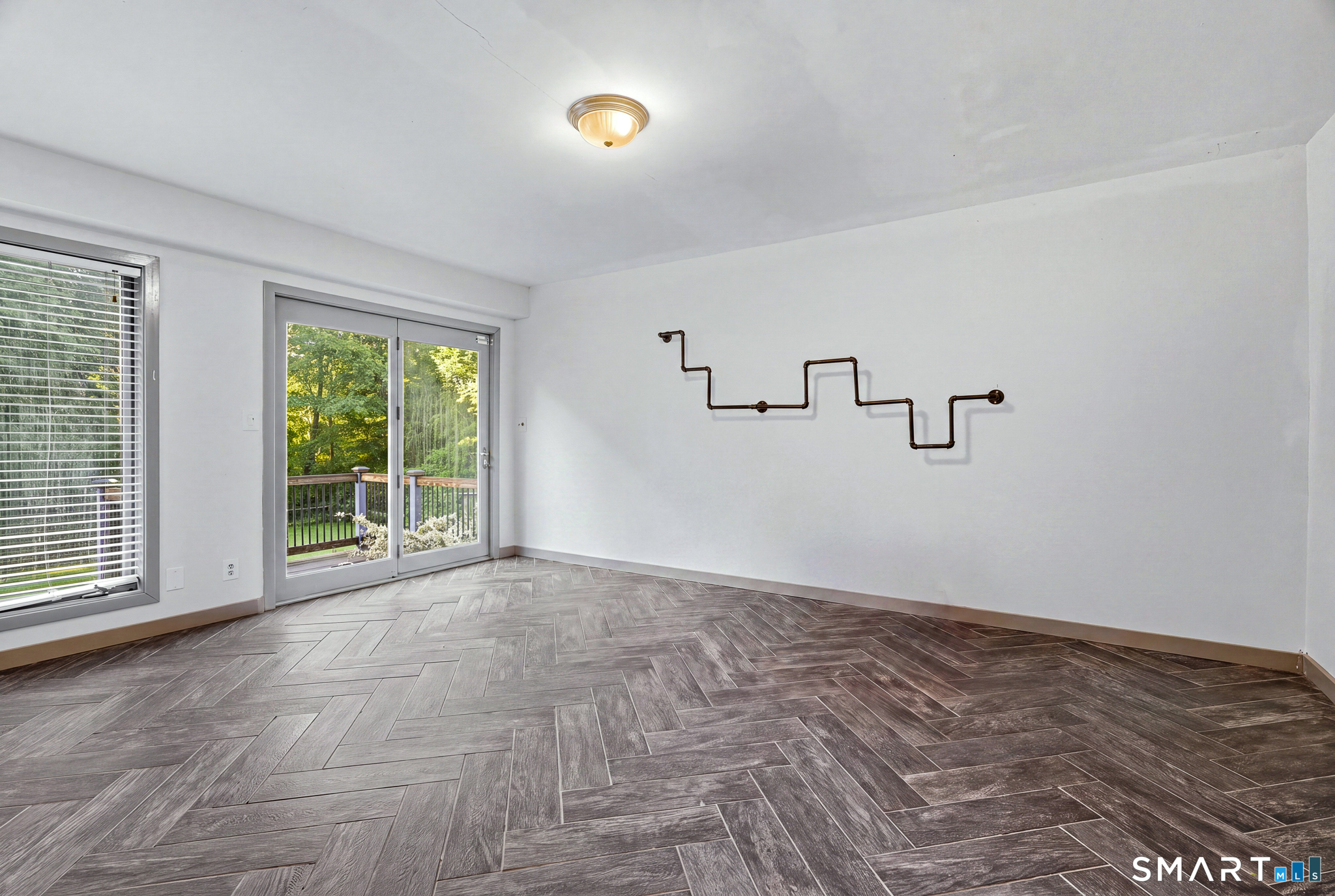 275 Norwich Avenue photo 5