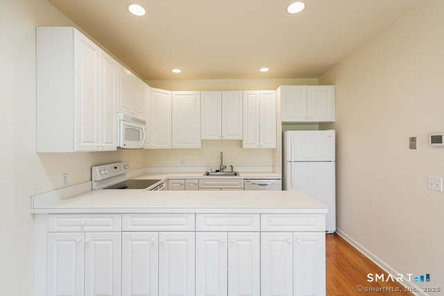 2435 Bedford Street, Stamford, Connecticut photo 5