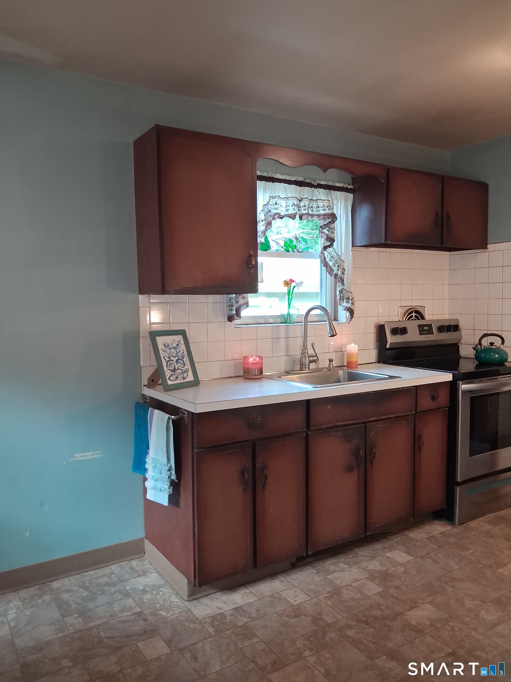 38 Elaine Drive photo 13