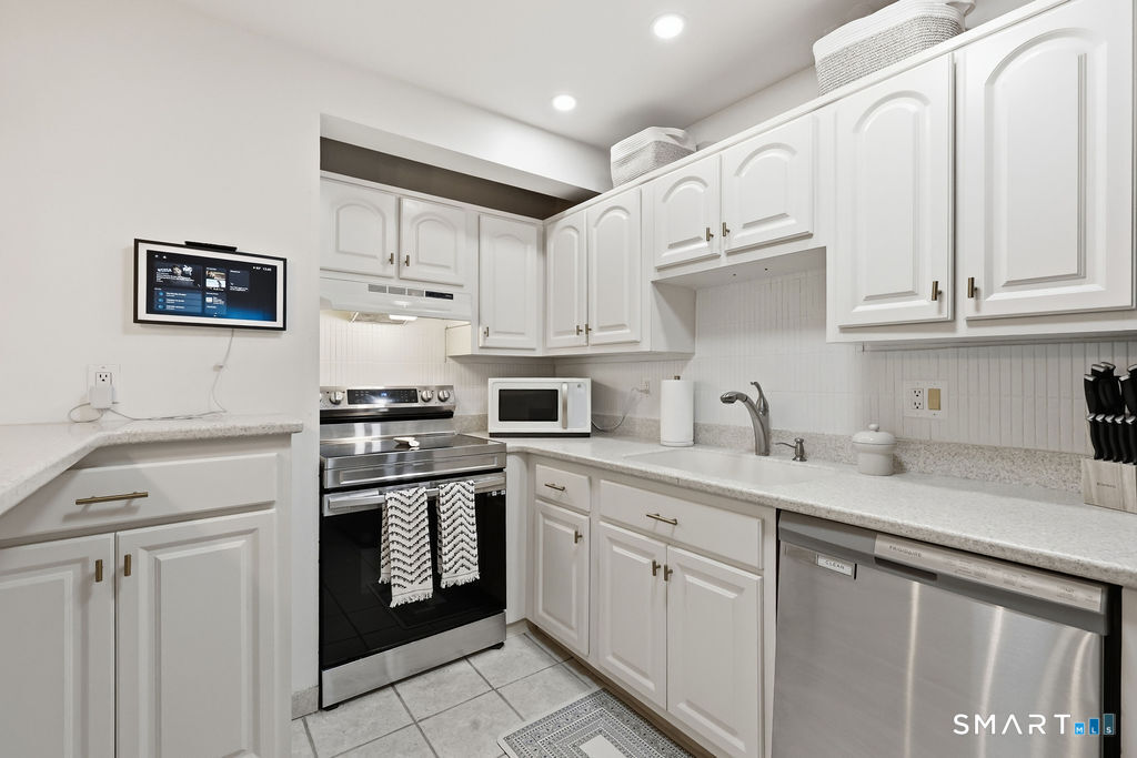 1 Valley Road, Stamford, Connecticut photo 4