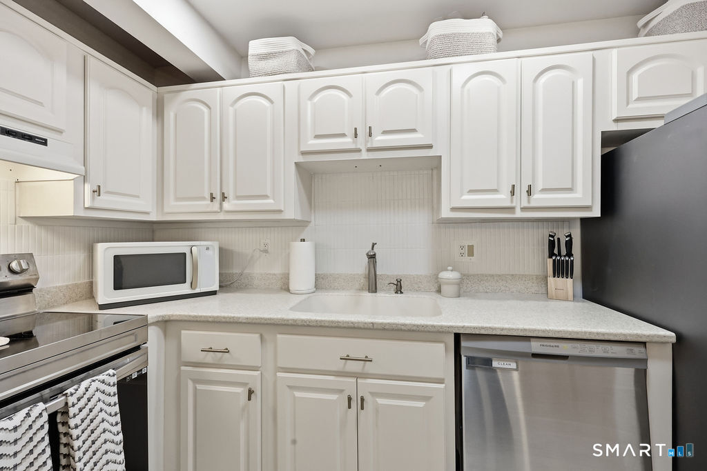 1 Valley Road, Stamford, Connecticut photo 5