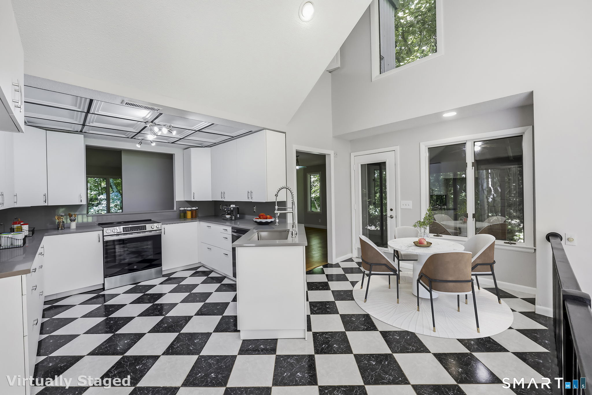 30 North Canton Road photo 13