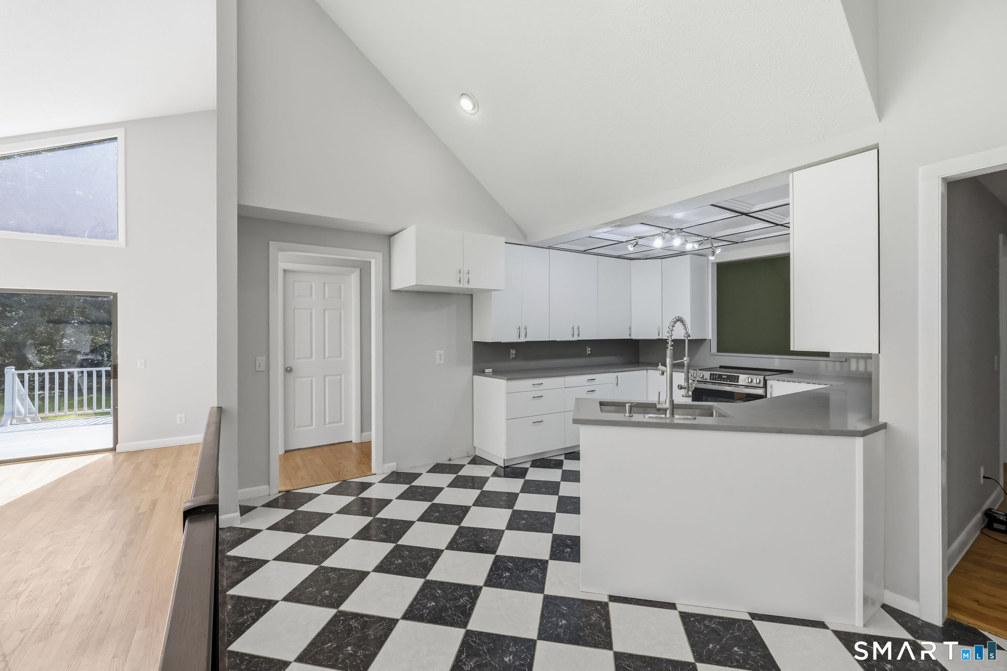 30 North Canton Road photo 12