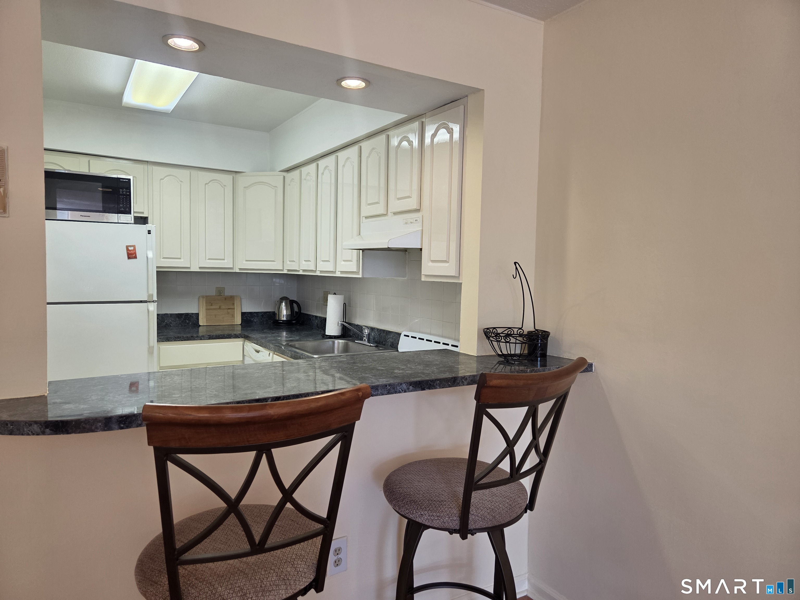1525 East Putnam Avenue Unit #201 photo 6