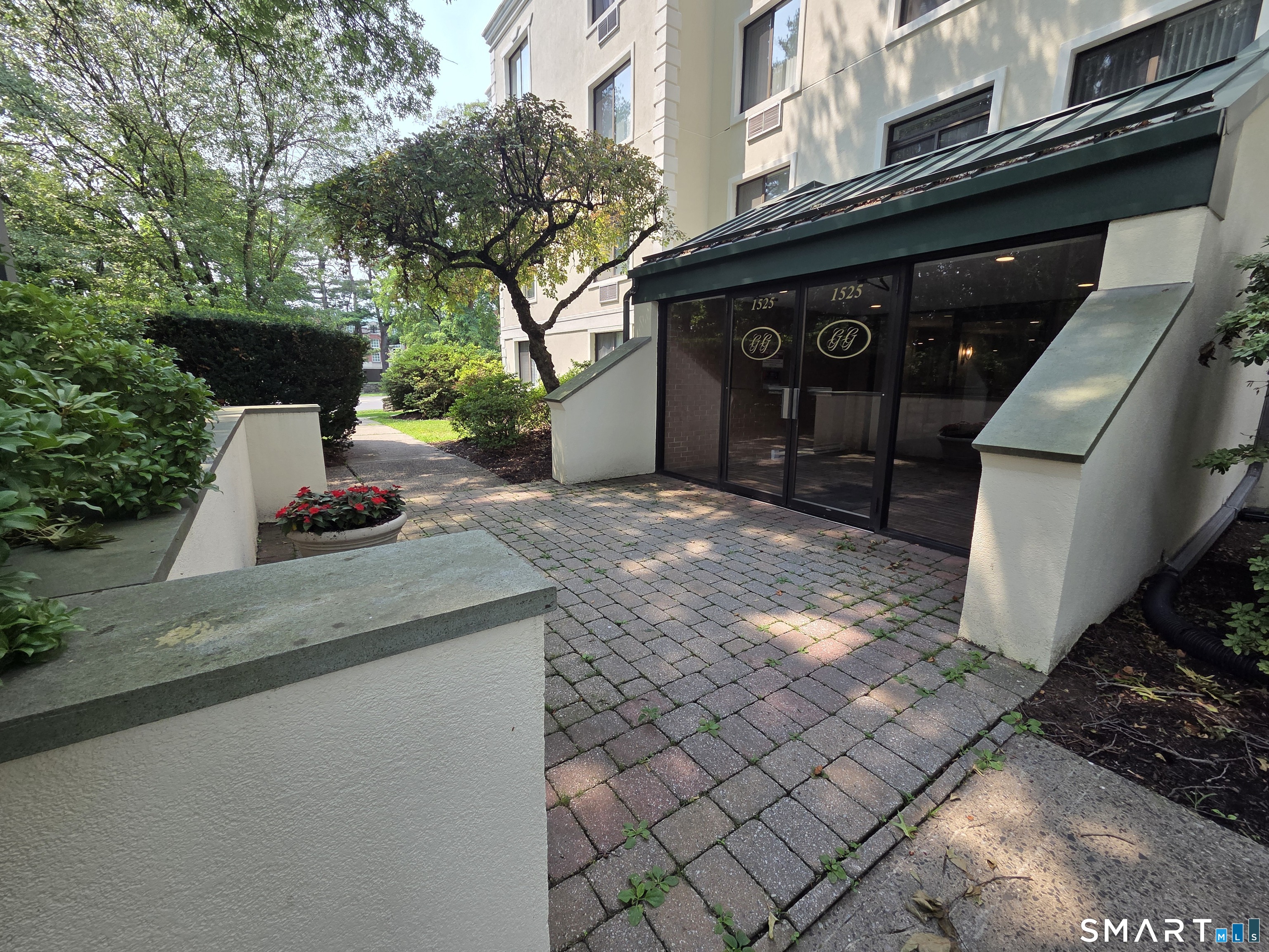 1525 East Putnam Avenue Unit: 201