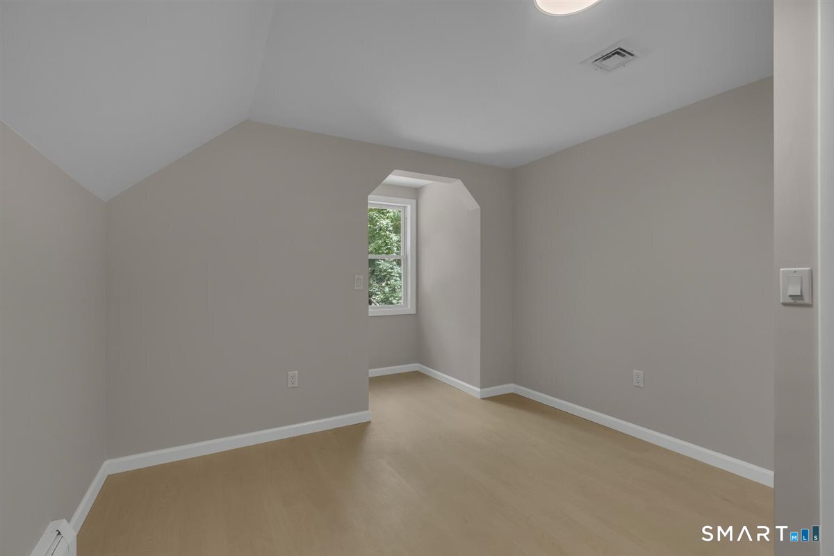 650 Manchester Road photo 21