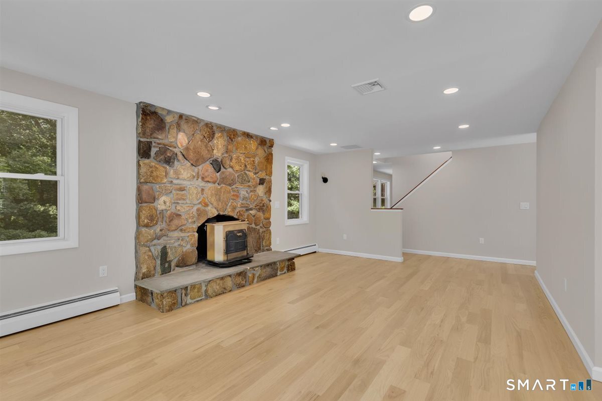 650 Manchester Road photo 9
