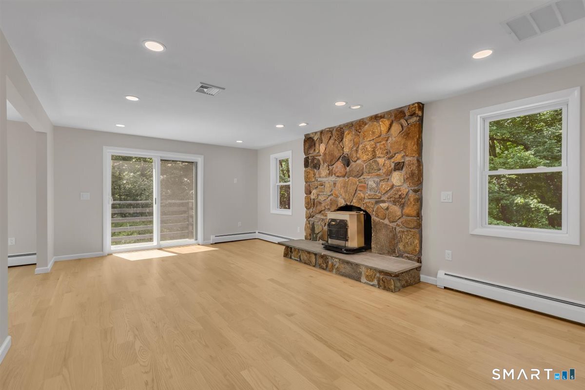 650 Manchester Road photo 8