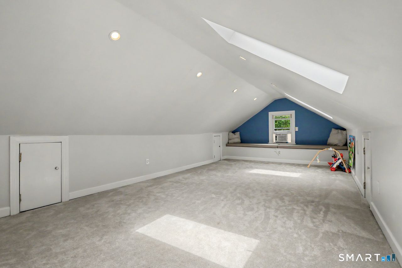 77 Lawlor Terrace photo 33