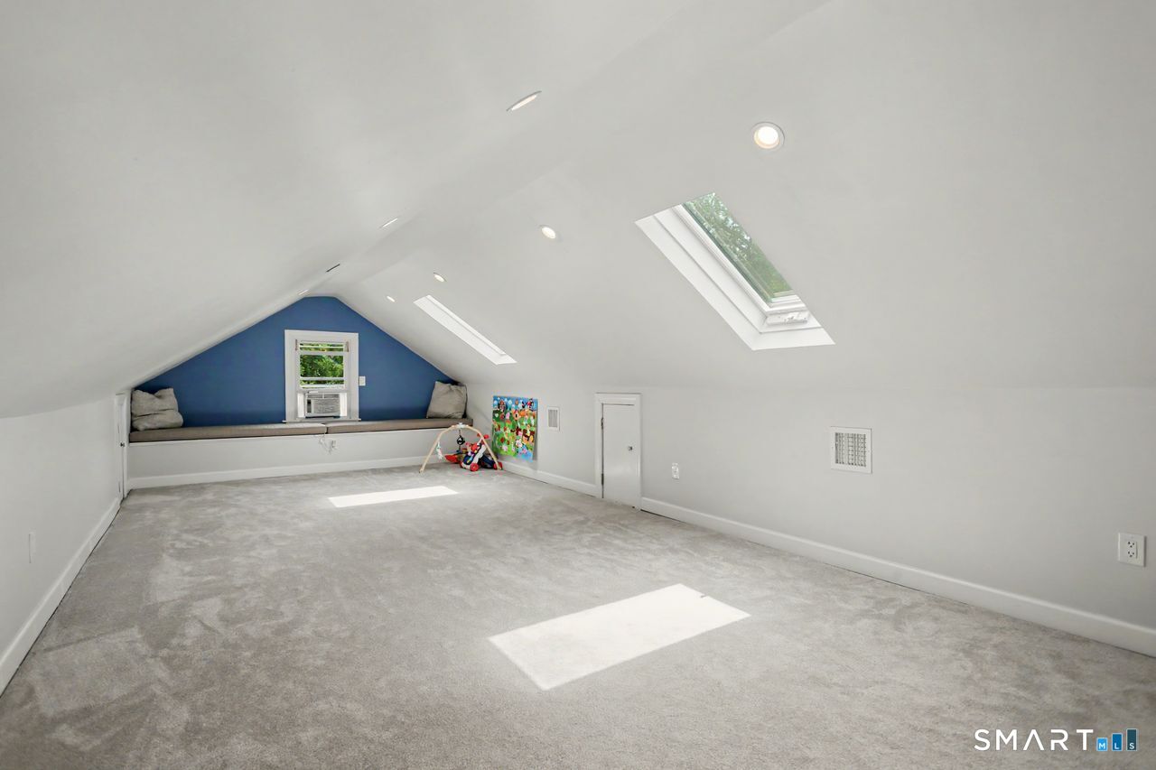 77 Lawlor Terrace photo 34