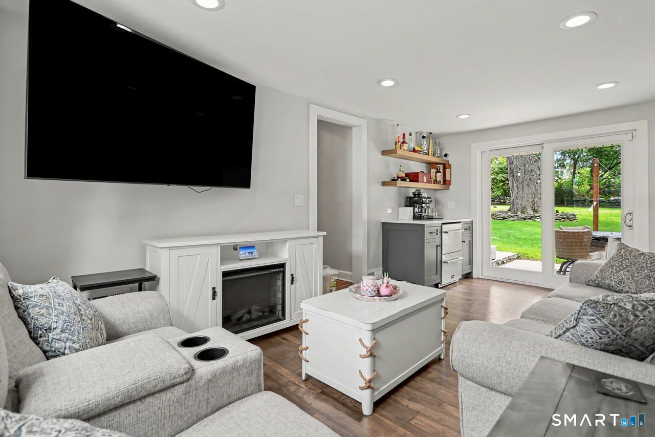 77 Lawlor Terrace photo 18
