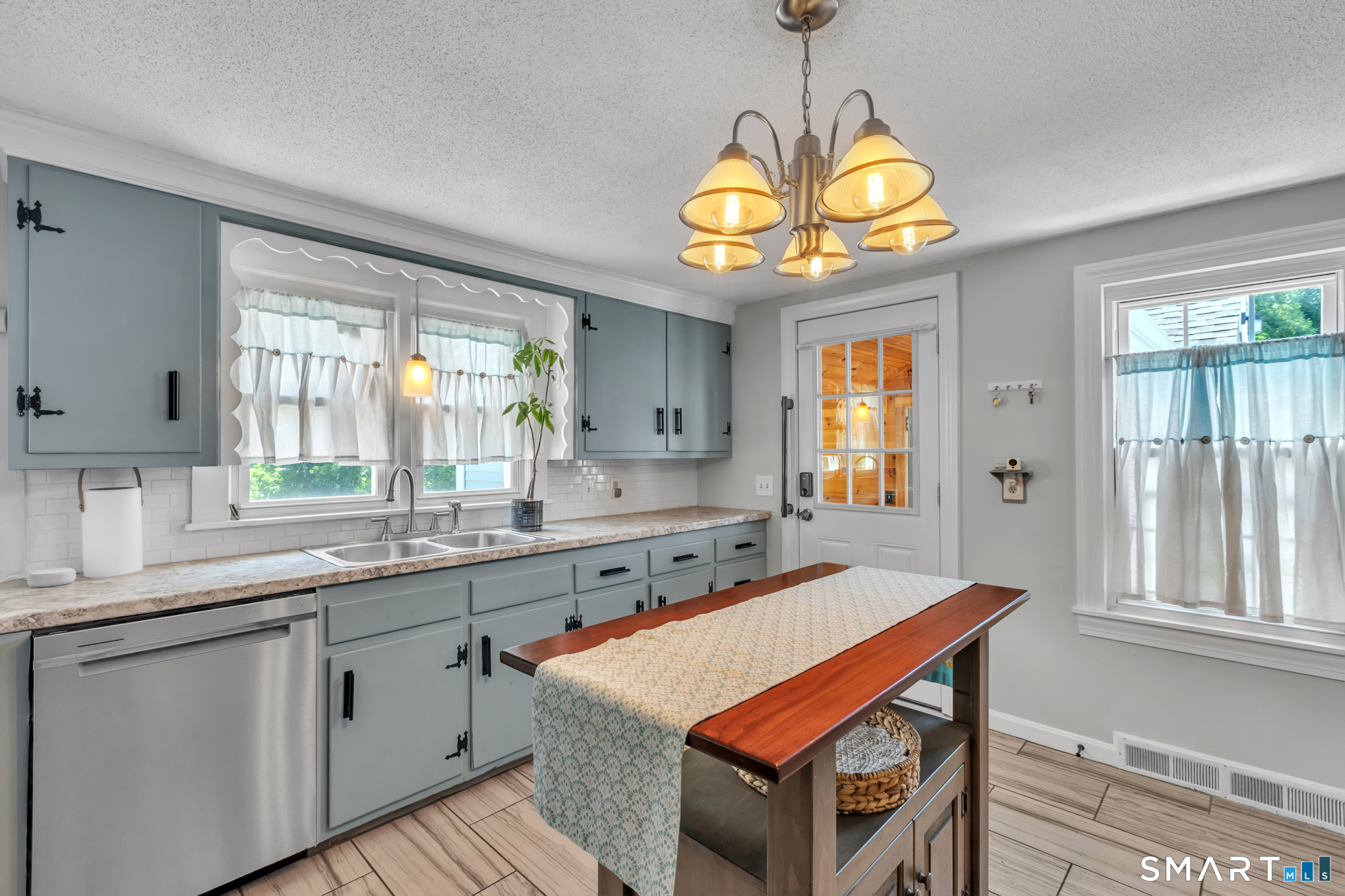 17 Buckingham Road photo 6