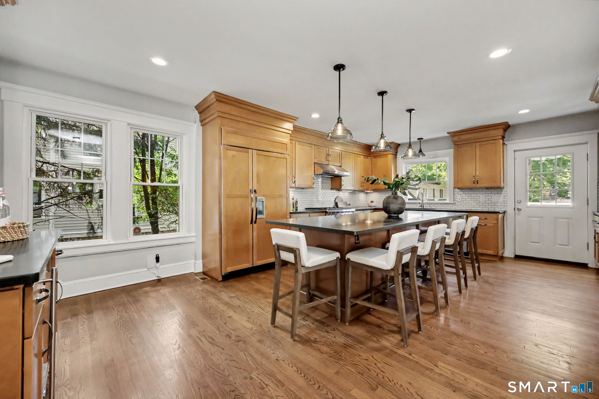594 Stratfield Road photo 9