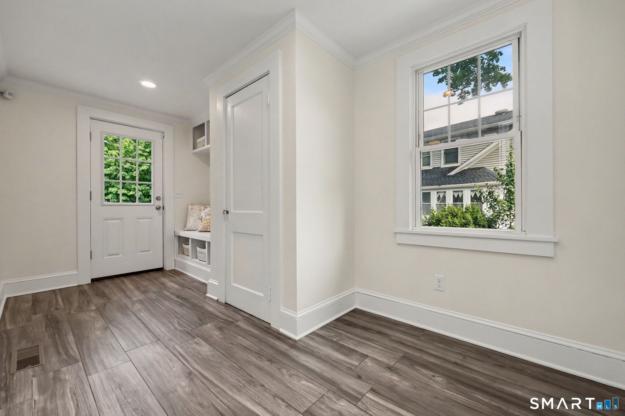594 Stratfield Road photo 13