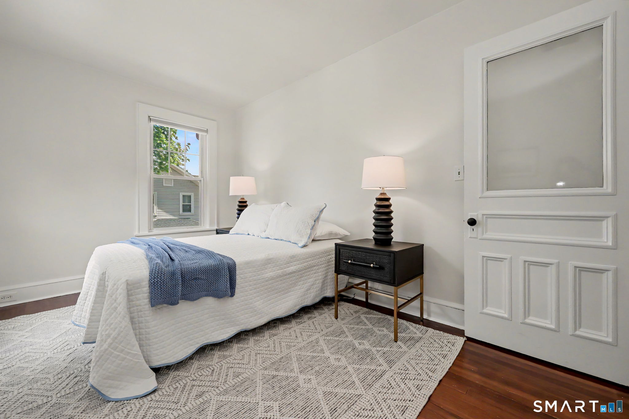 594 Stratfield Road photo 20