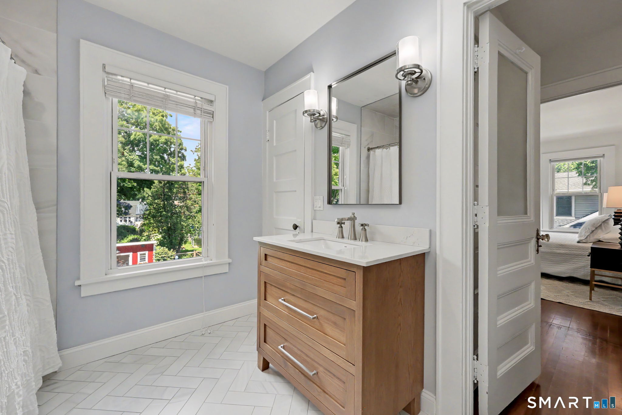 594 Stratfield Road photo 18