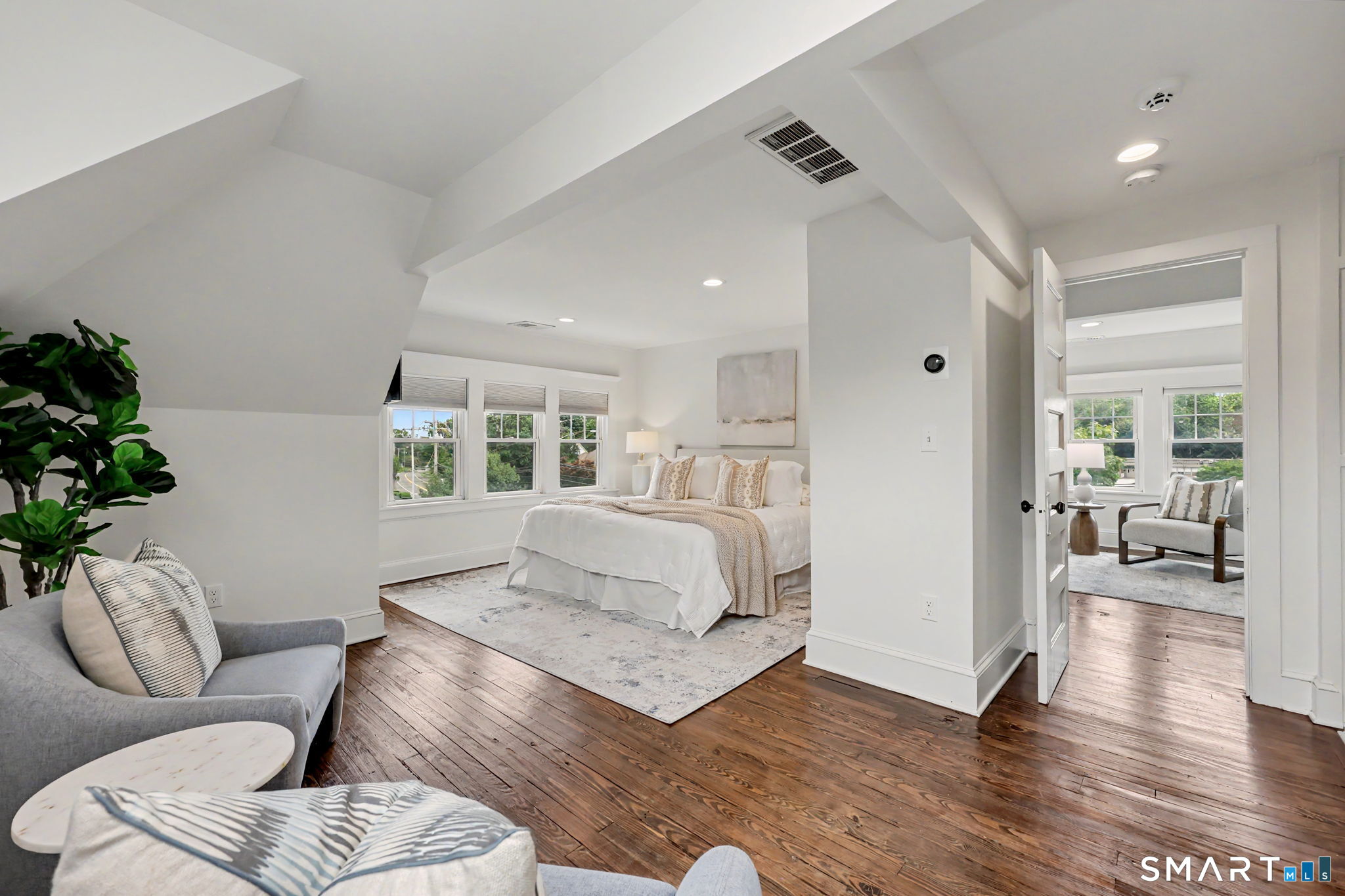 594 Stratfield Road photo 24