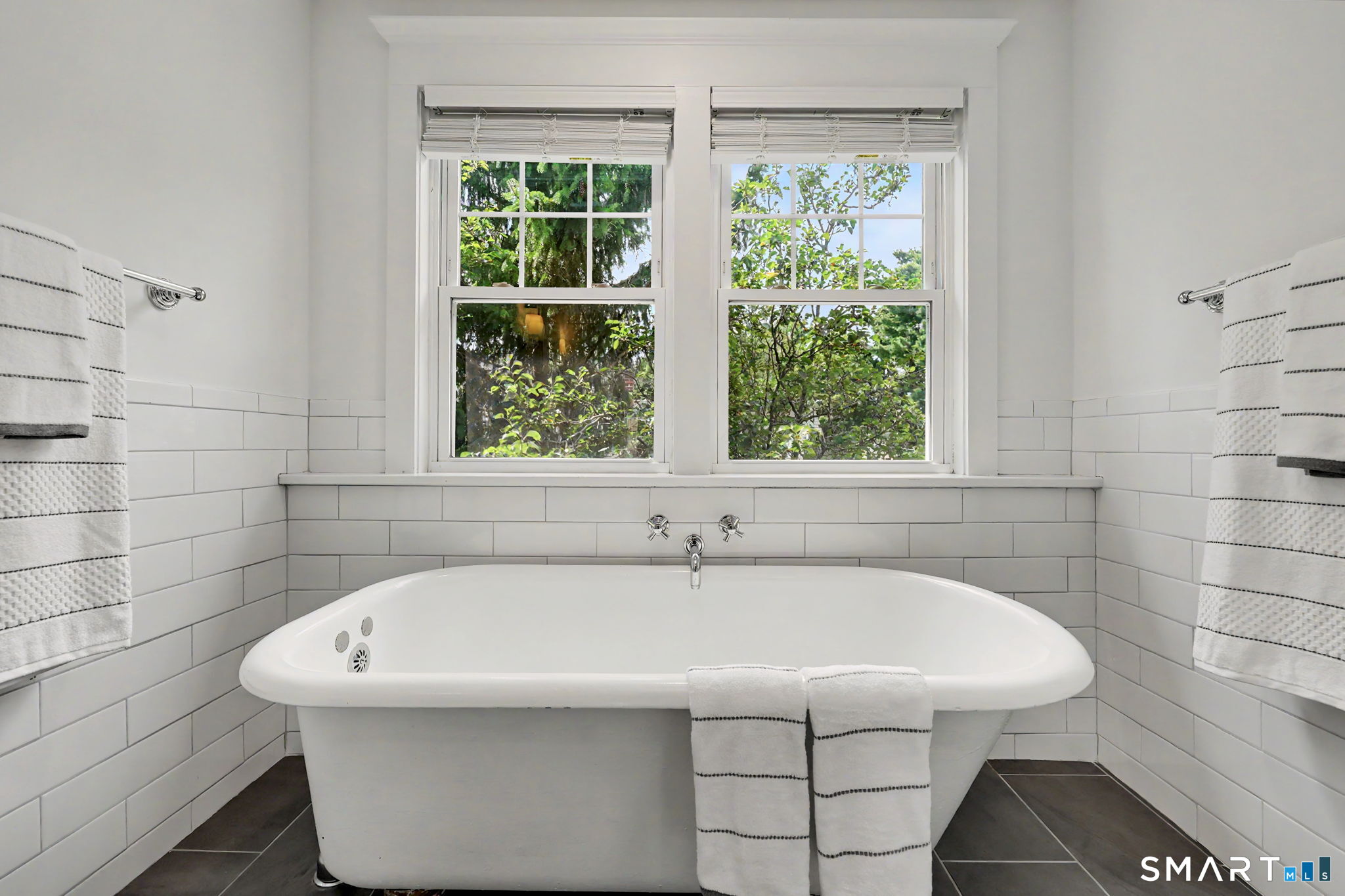 594 Stratfield Road photo 28