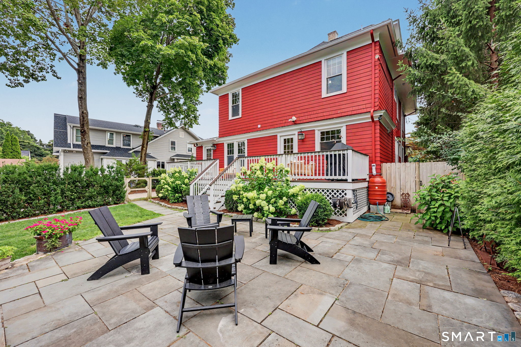 594 Stratfield Road photo 32