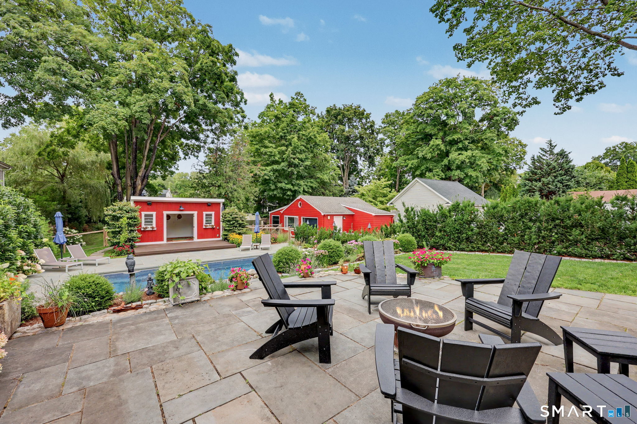 594 Stratfield Road photo 31