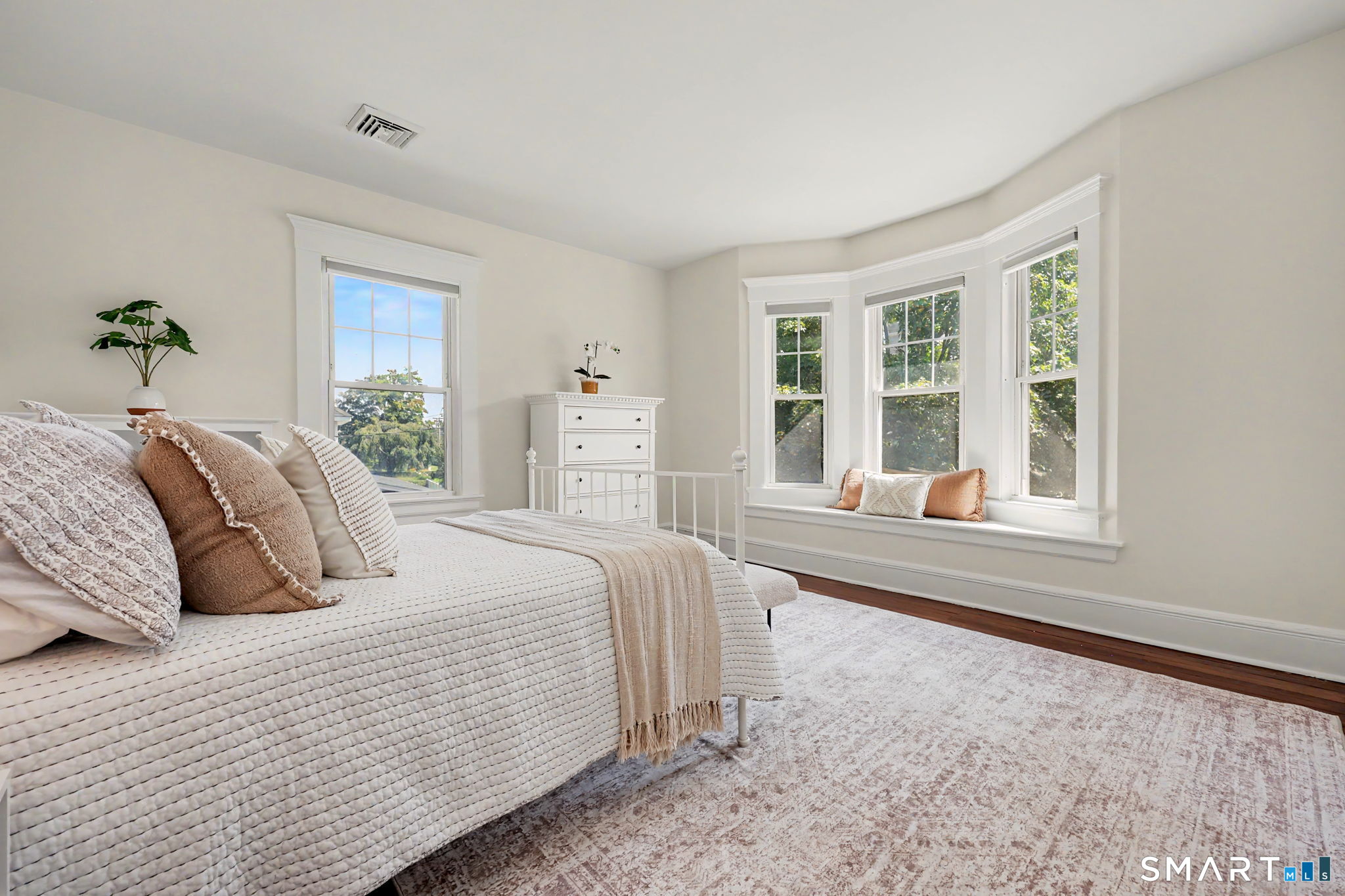 594 Stratfield Road photo 16