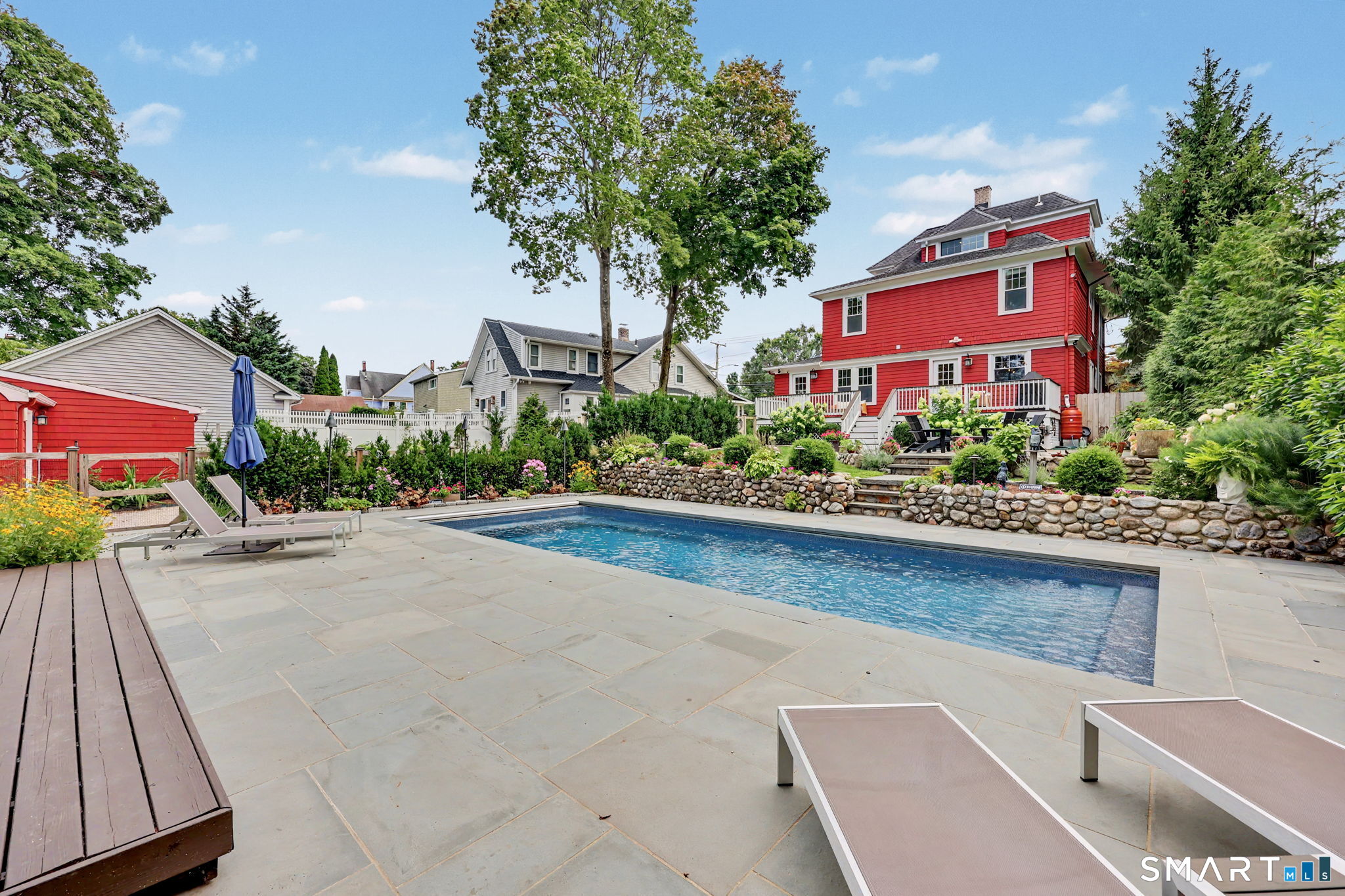 594 Stratfield Road photo 34