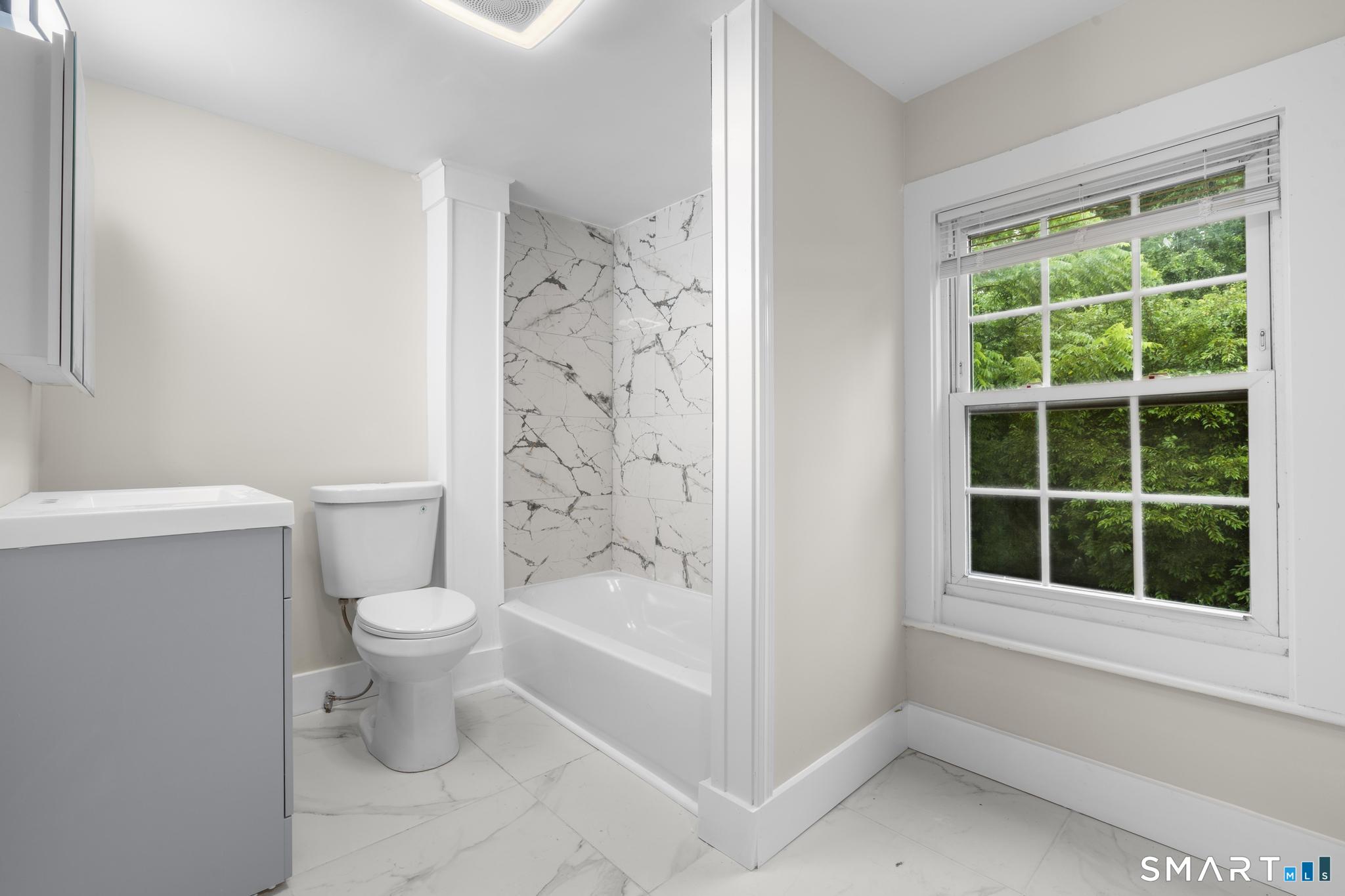 56 Evergreen Avenue photo 23