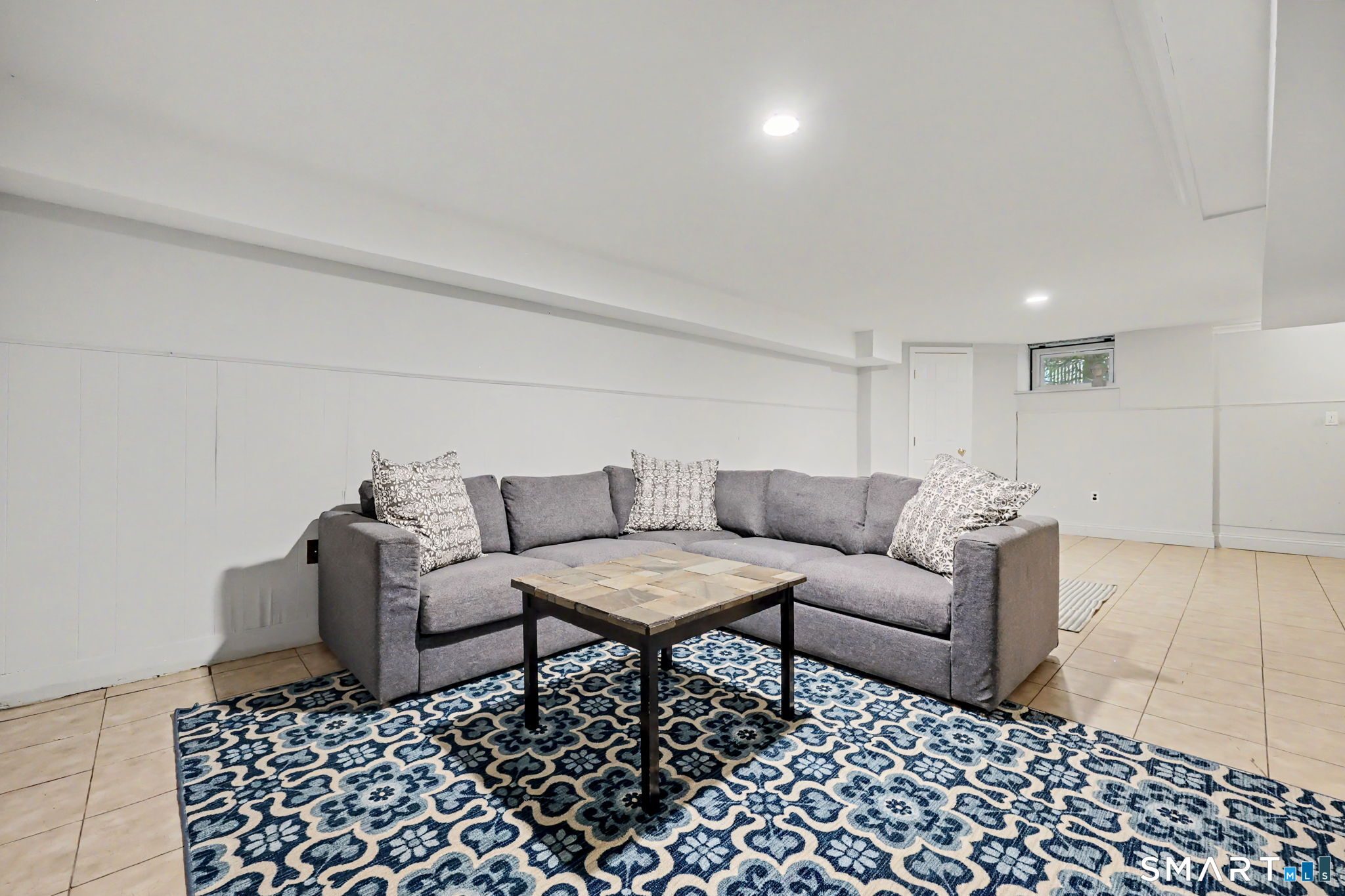 594 Stratfield Road photo 29