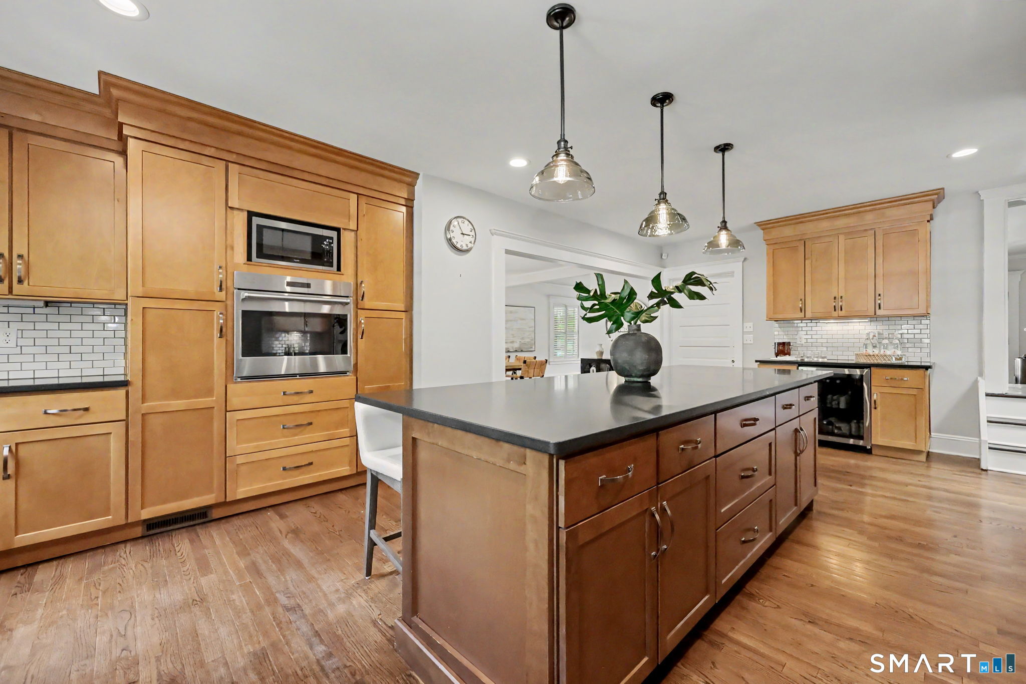 594 Stratfield Road photo 10