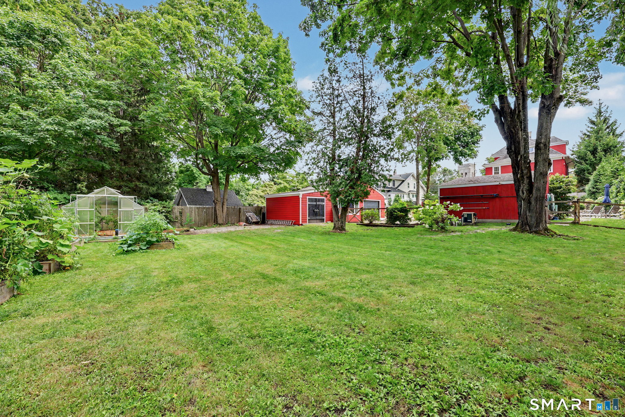 594 Stratfield Road photo 40