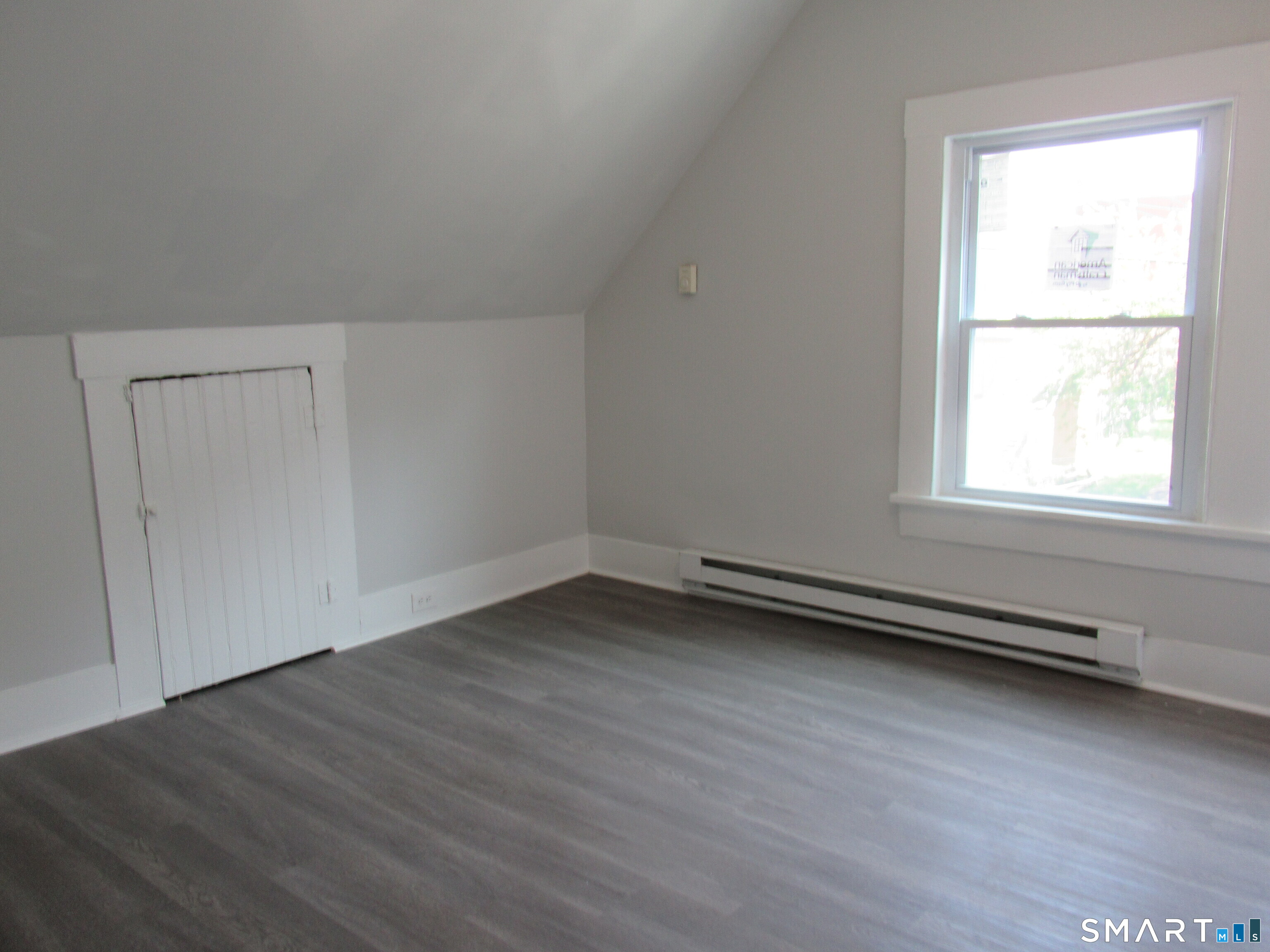 Foto 8 de Apartamento en renta en 81 Jetland Street #3, Bridgeport, CT — $1,900/mes