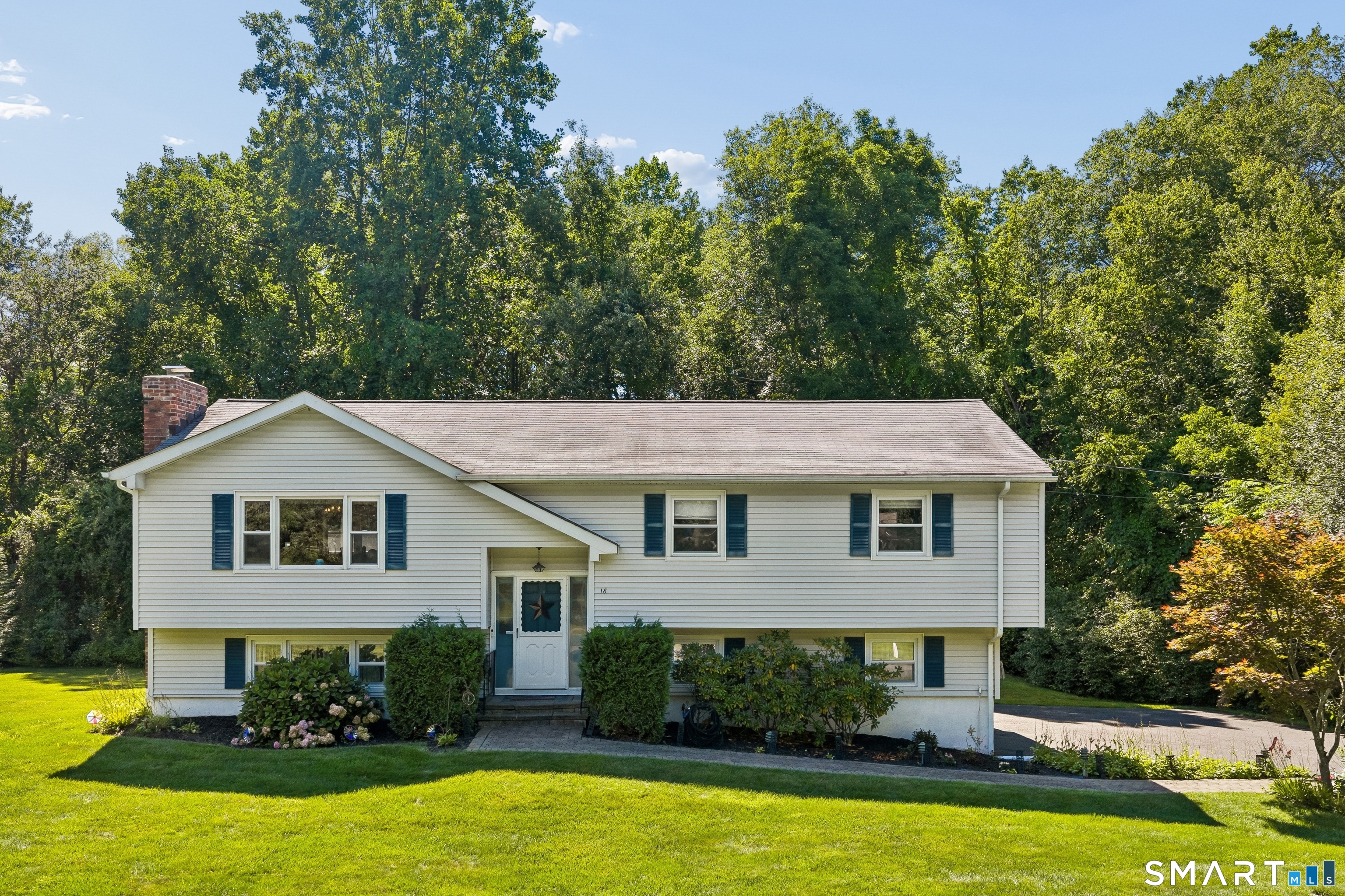 18 Woodcreek Road photo 2