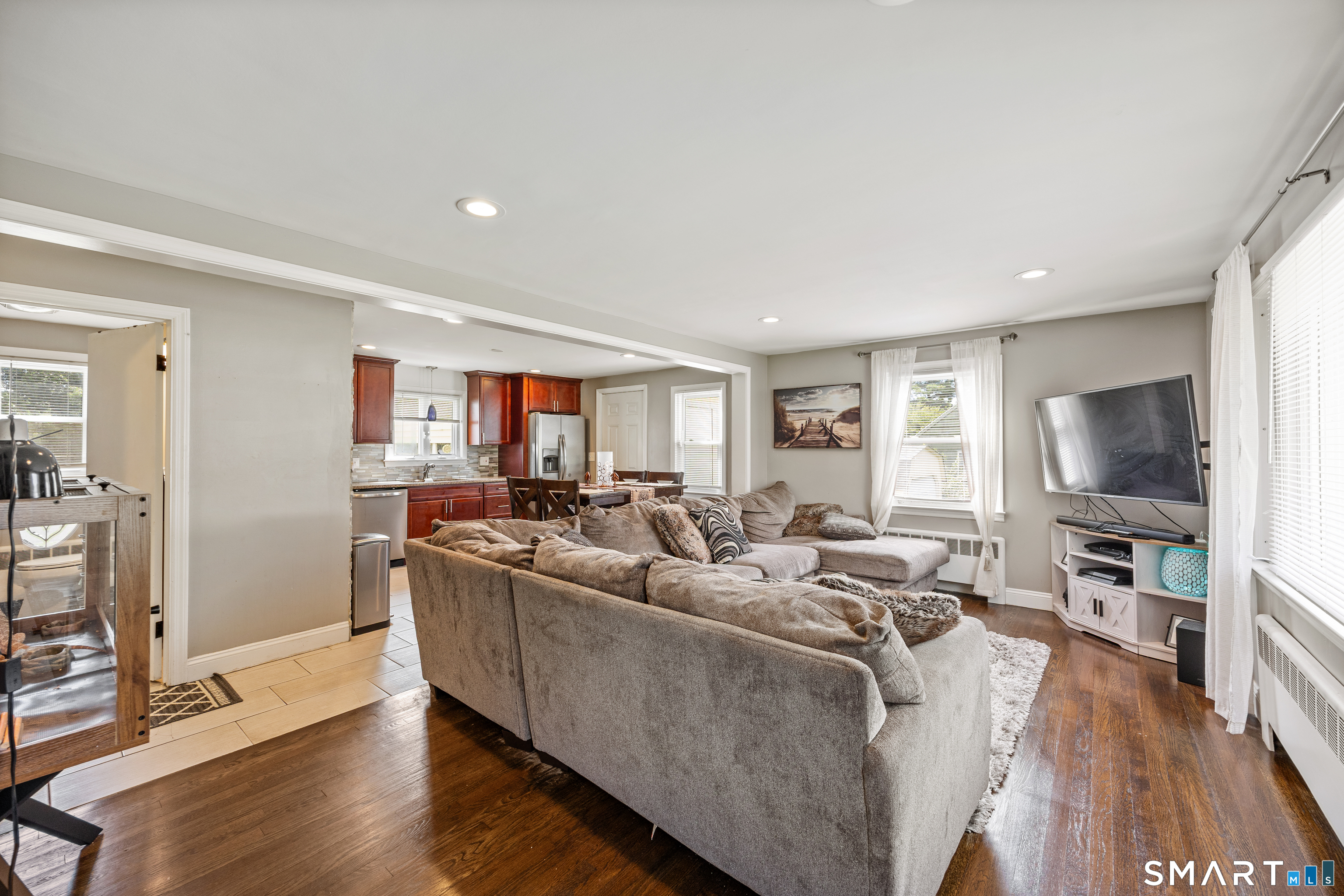 4th image of 38 Linwood St, Bristol, CT 06010 | MLS# 24197127