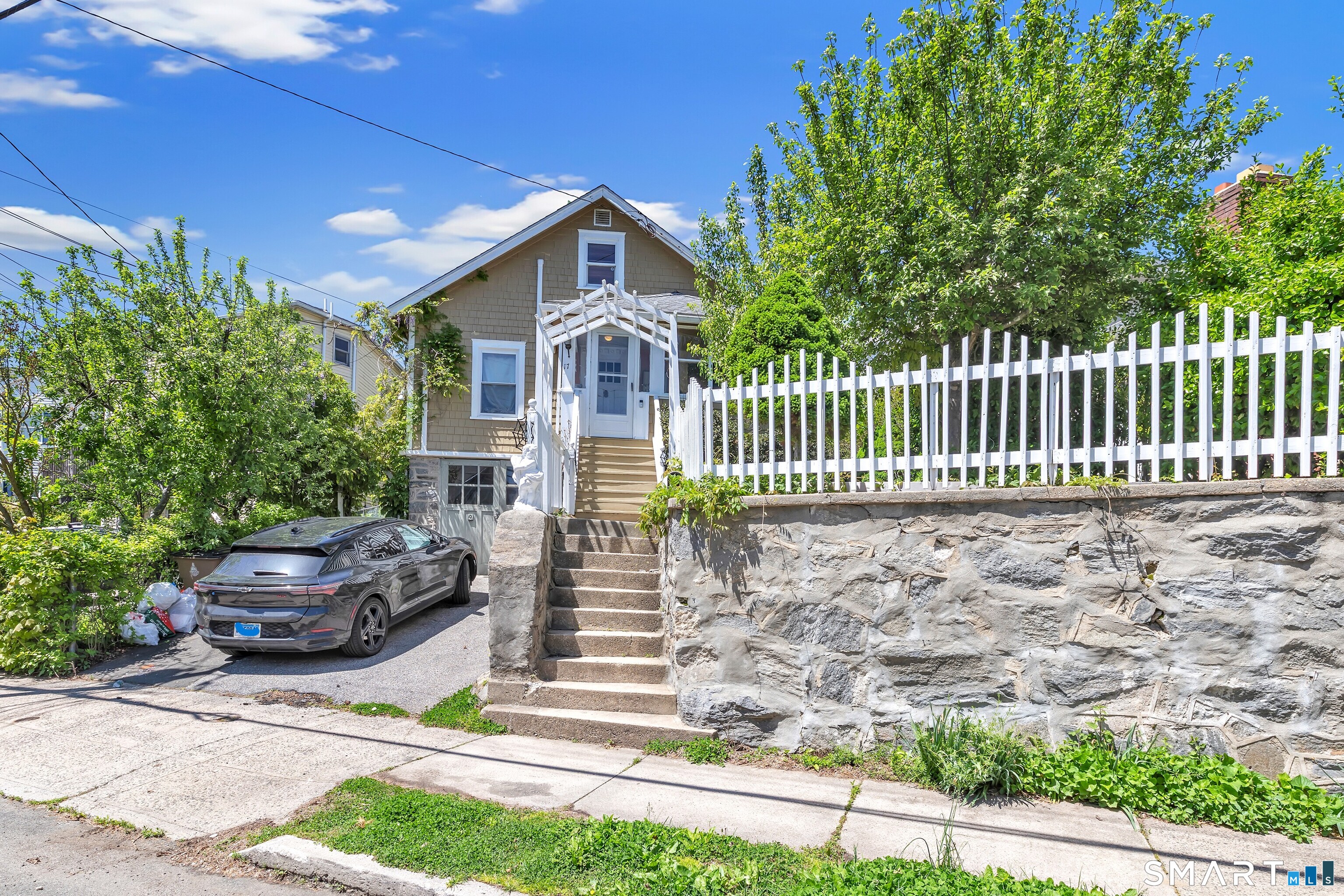 17 Reynolds Avenue, Stamford, Connecticut photo 2