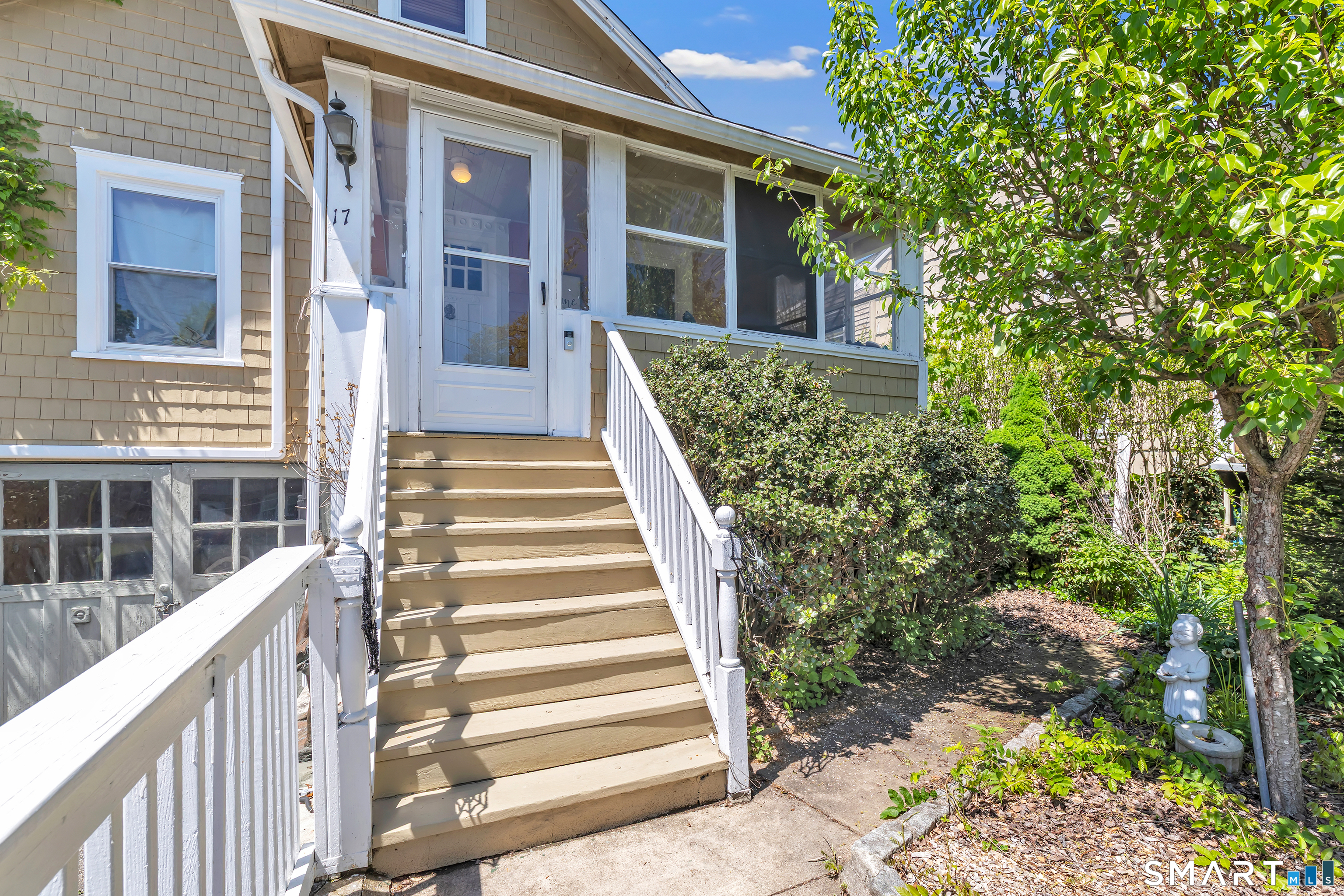 17 Reynolds Avenue, Stamford, Connecticut photo 3