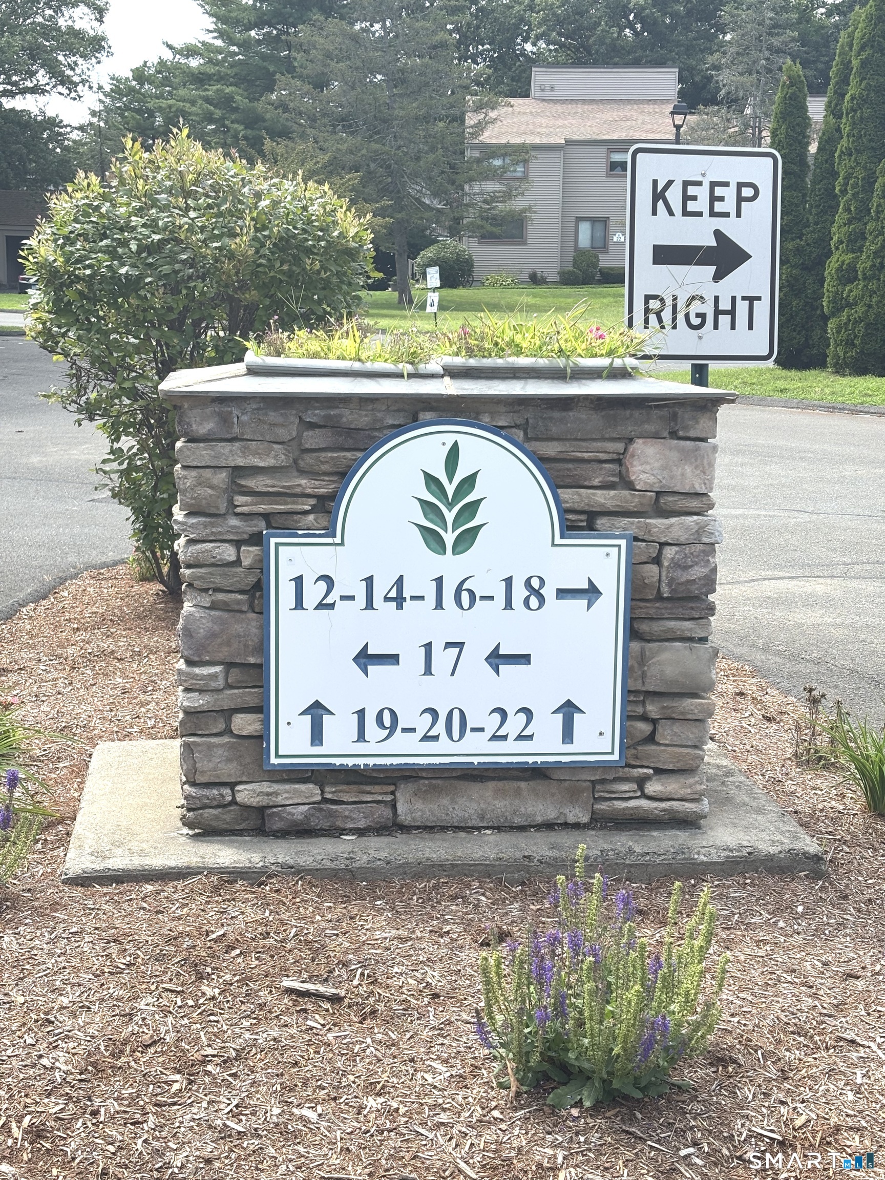 19 Greenbriar Drive photo 2