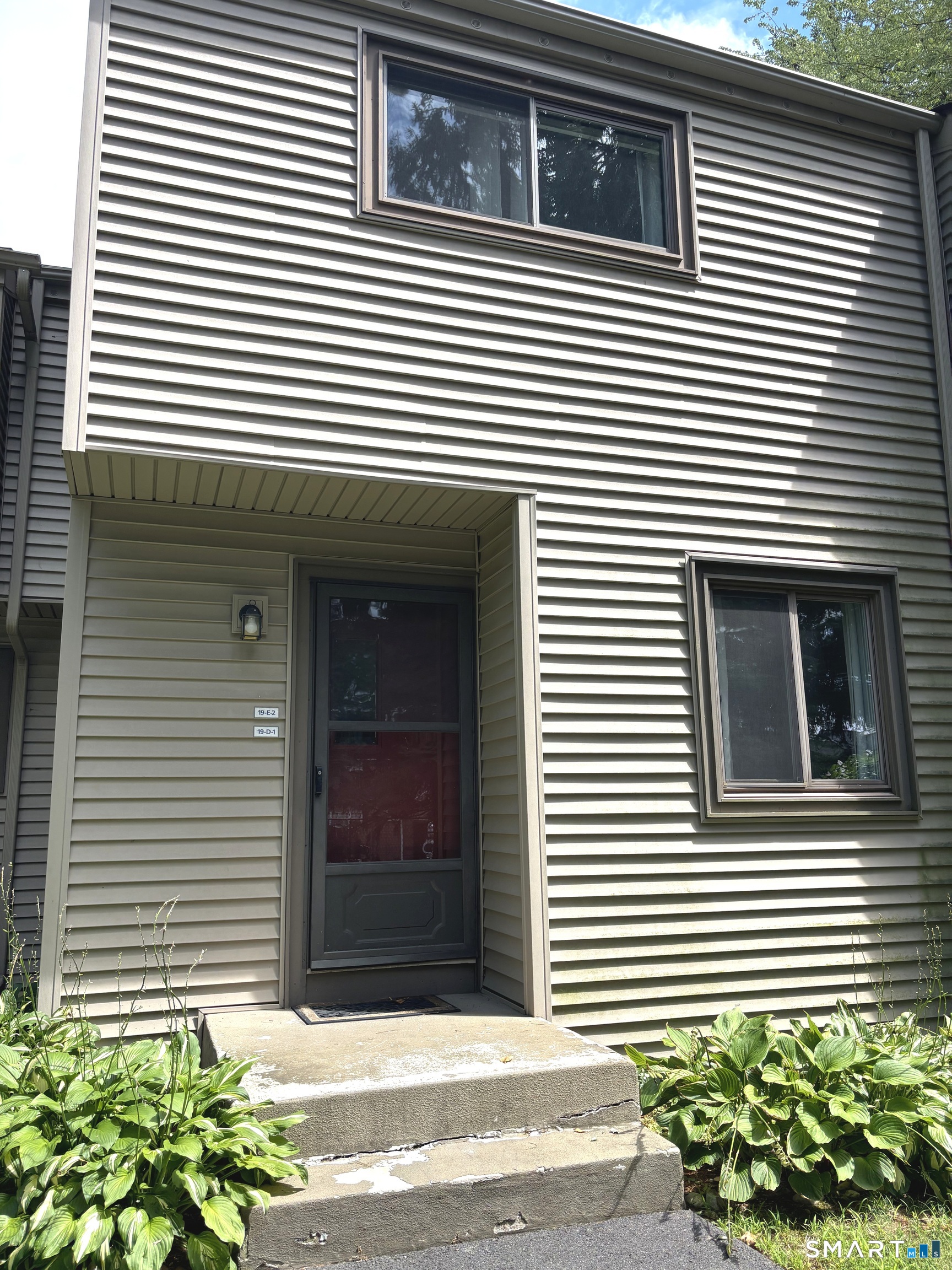 19 Greenbriar Drive photo 3