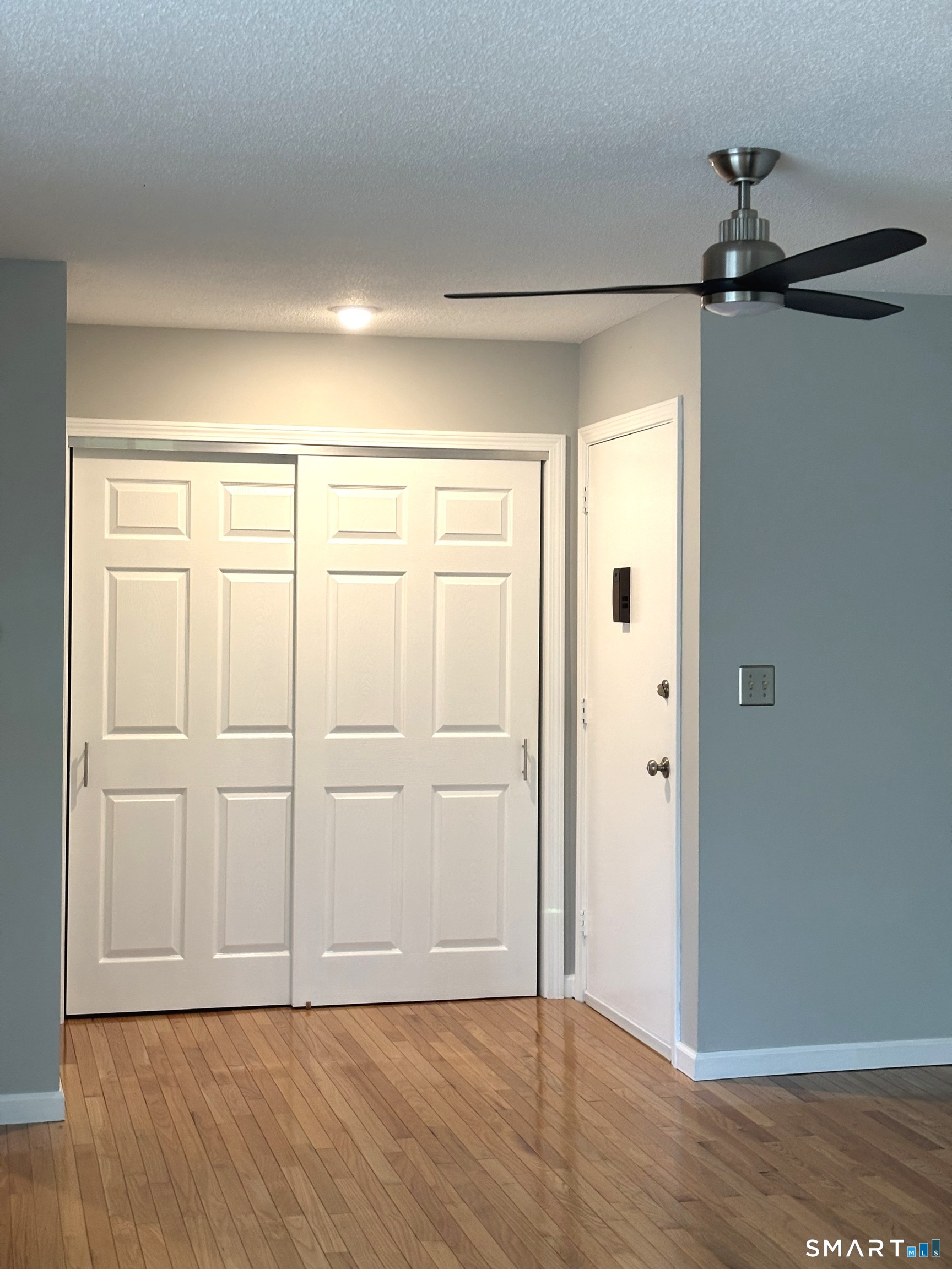 19 Greenbriar Drive photo 4