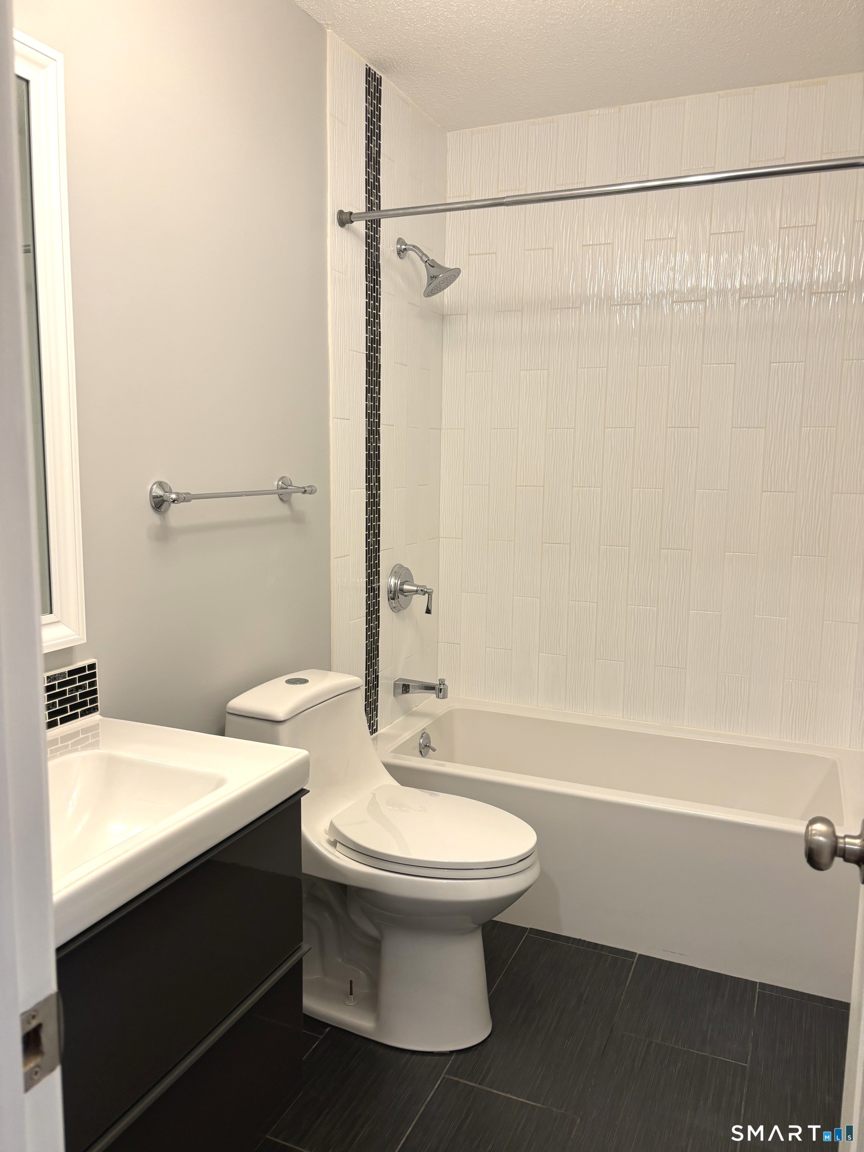 19 Greenbriar Drive photo 13