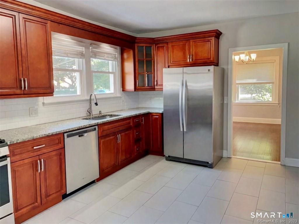 203 Toms Road, Stamford, Connecticut photo 3