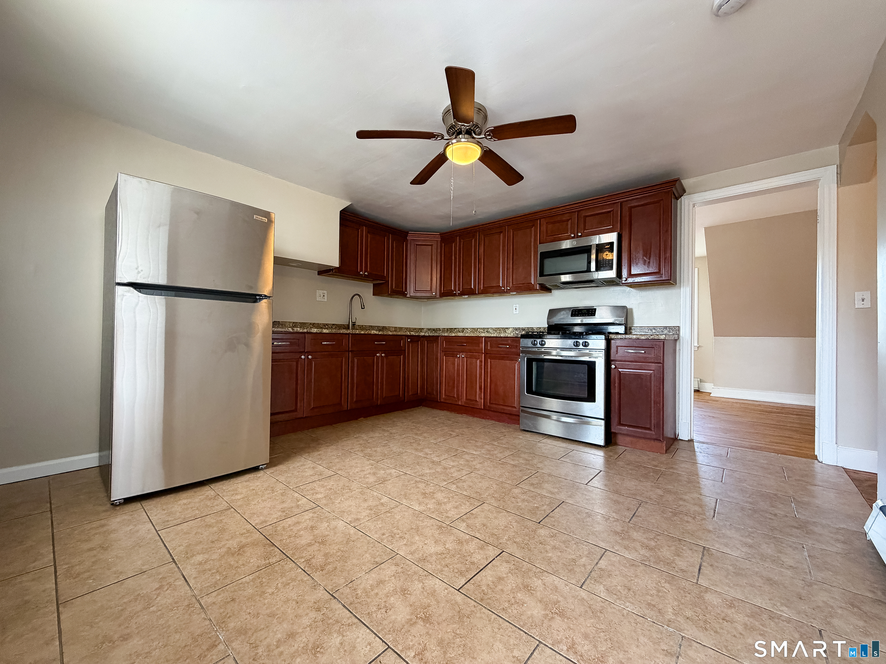 317 Lincoln Avenue photo 2