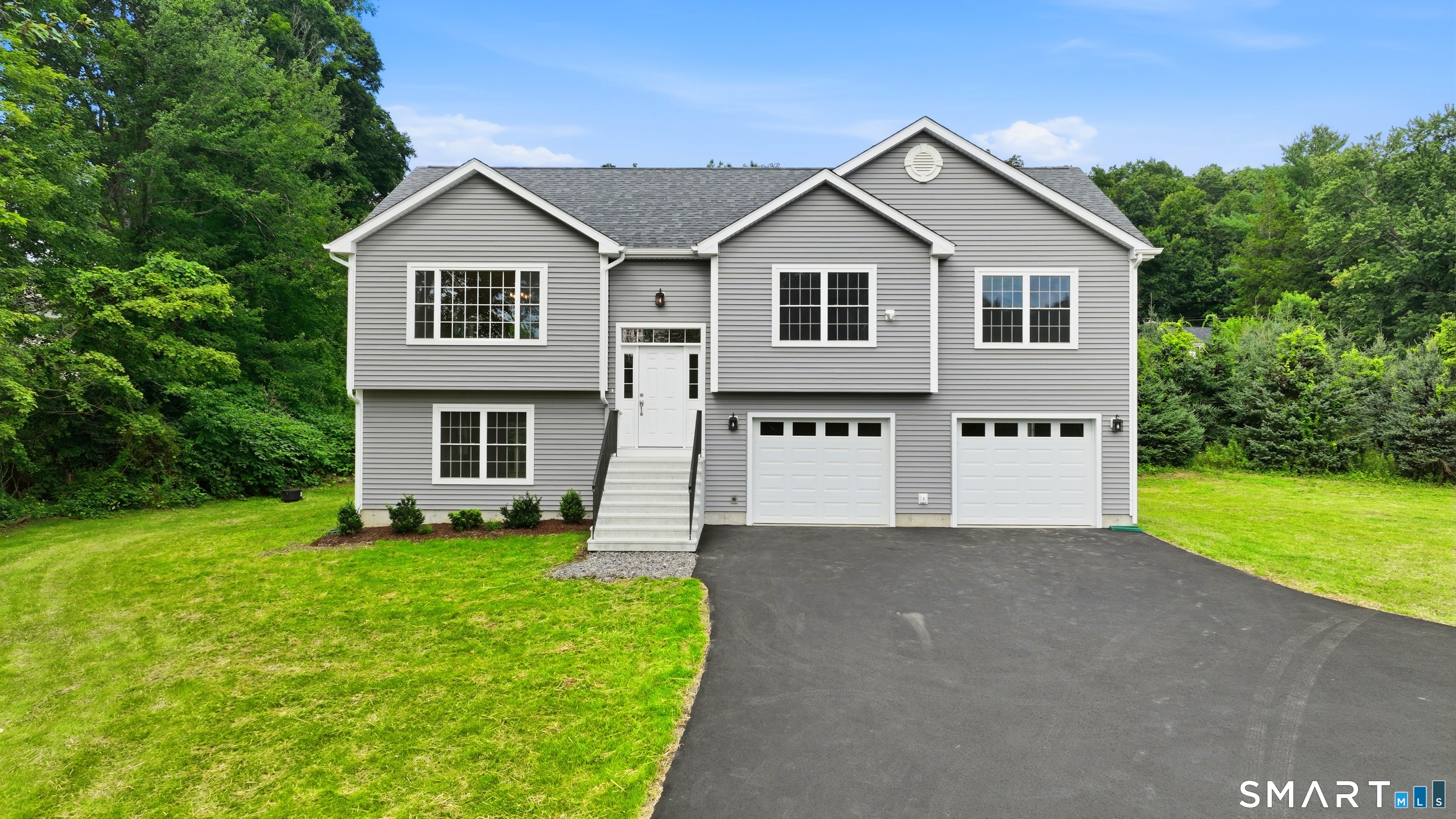 1st image of 672 Vernon St, Manchester, CT 06042 | MLS# 24197529