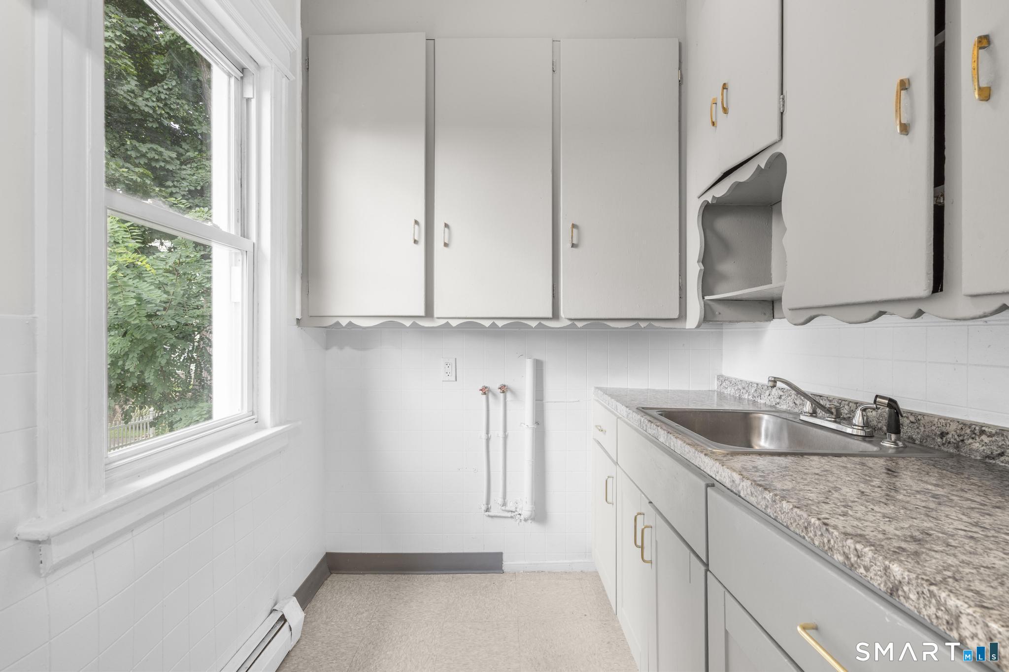 121 Wolcott Street photo 9