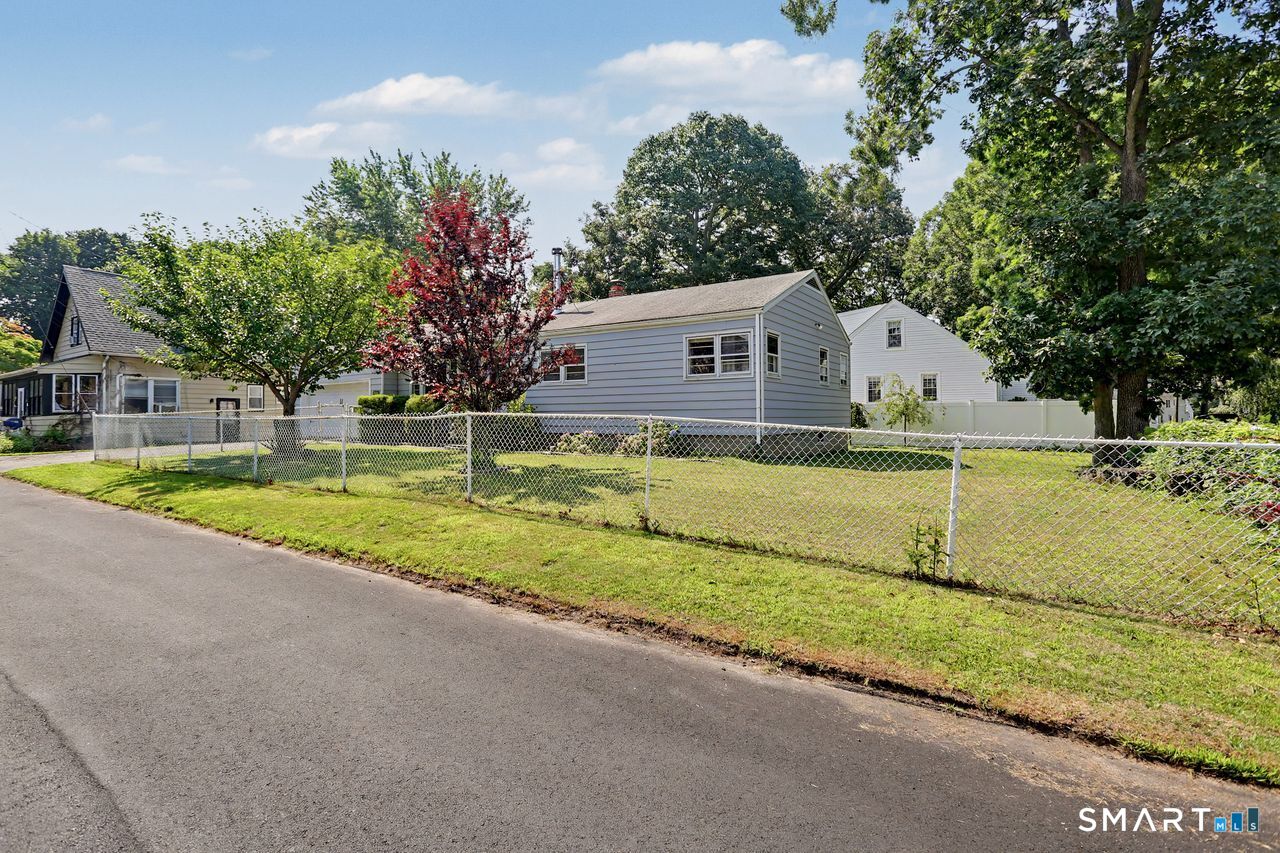 102 Andrews Avenue photo 35