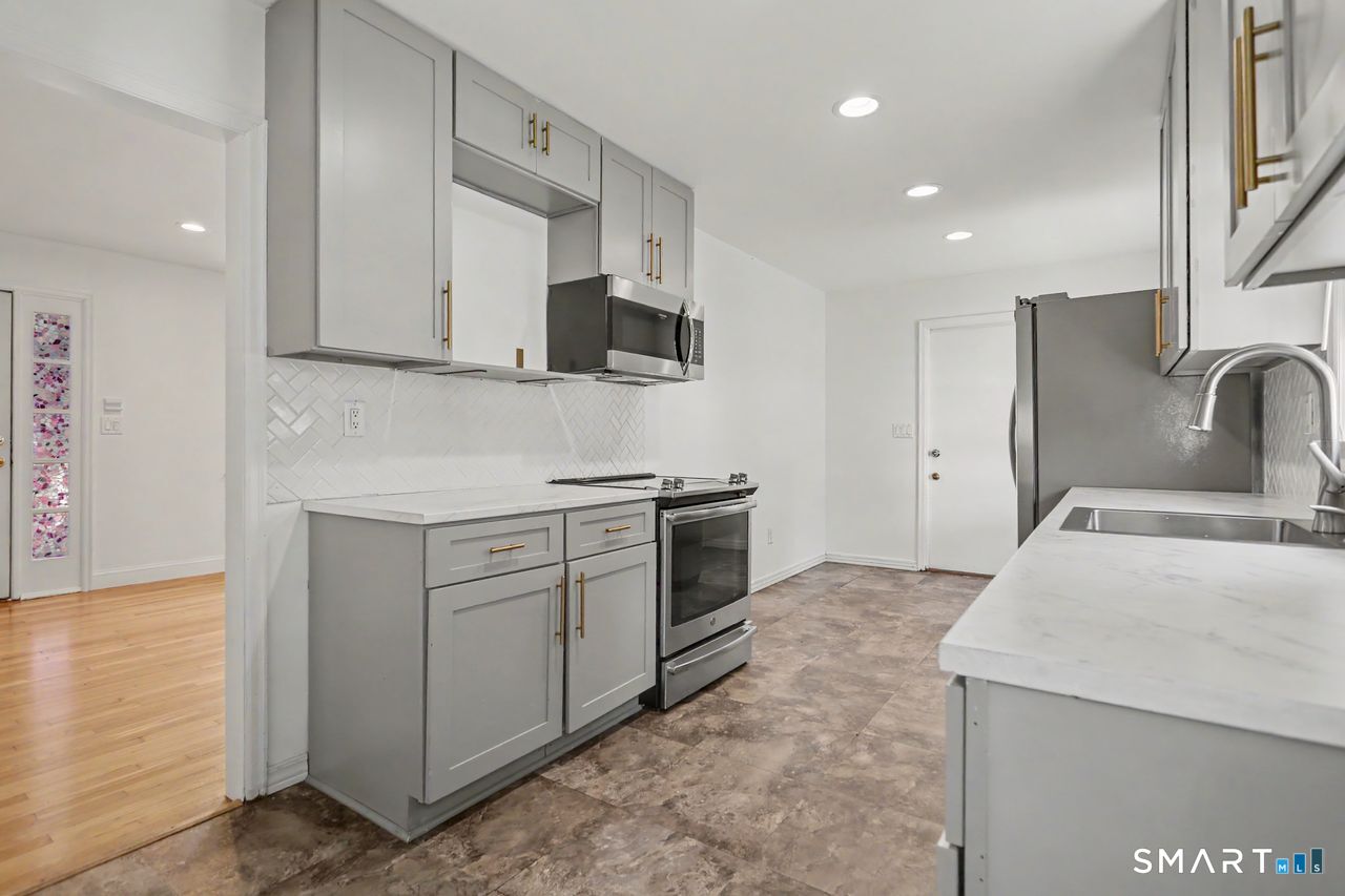 102 Andrews Avenue photo 3