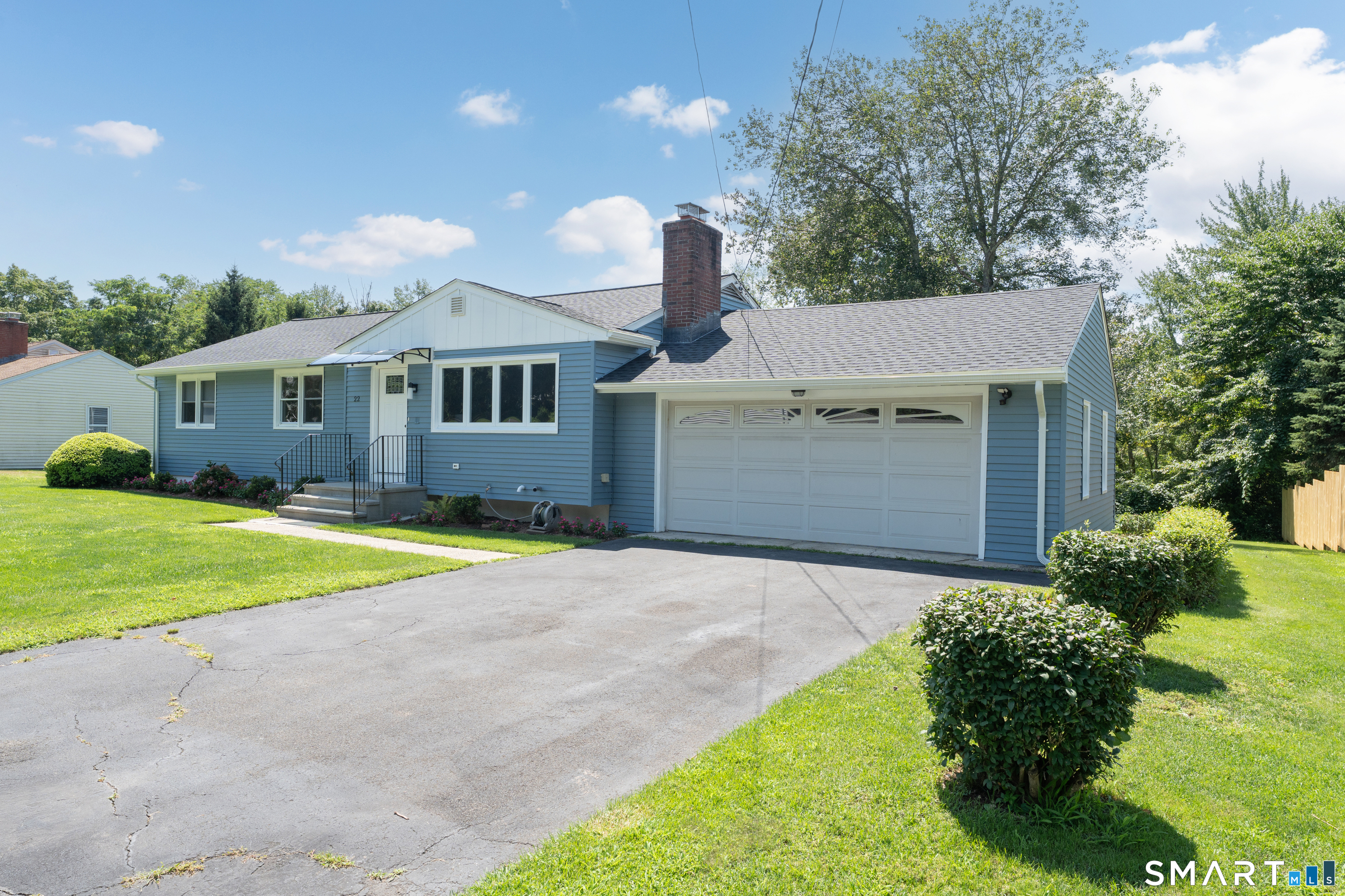 22 Victoria Drive photo 2