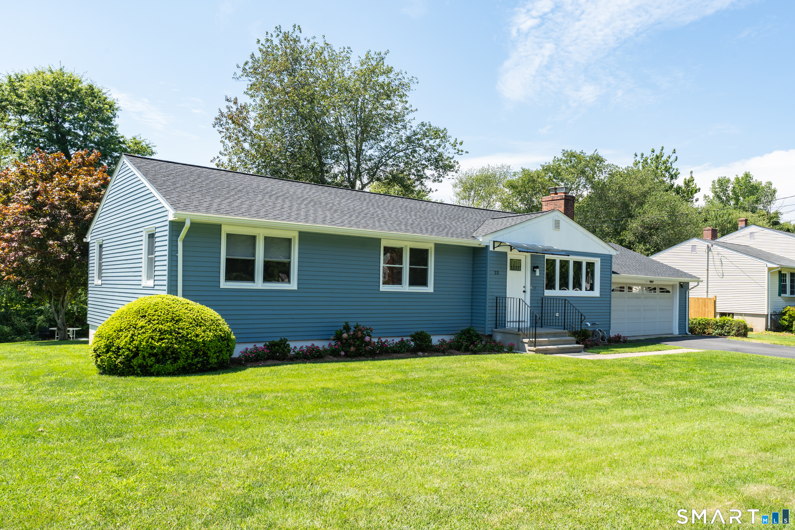 22 Victoria Drive photo 3