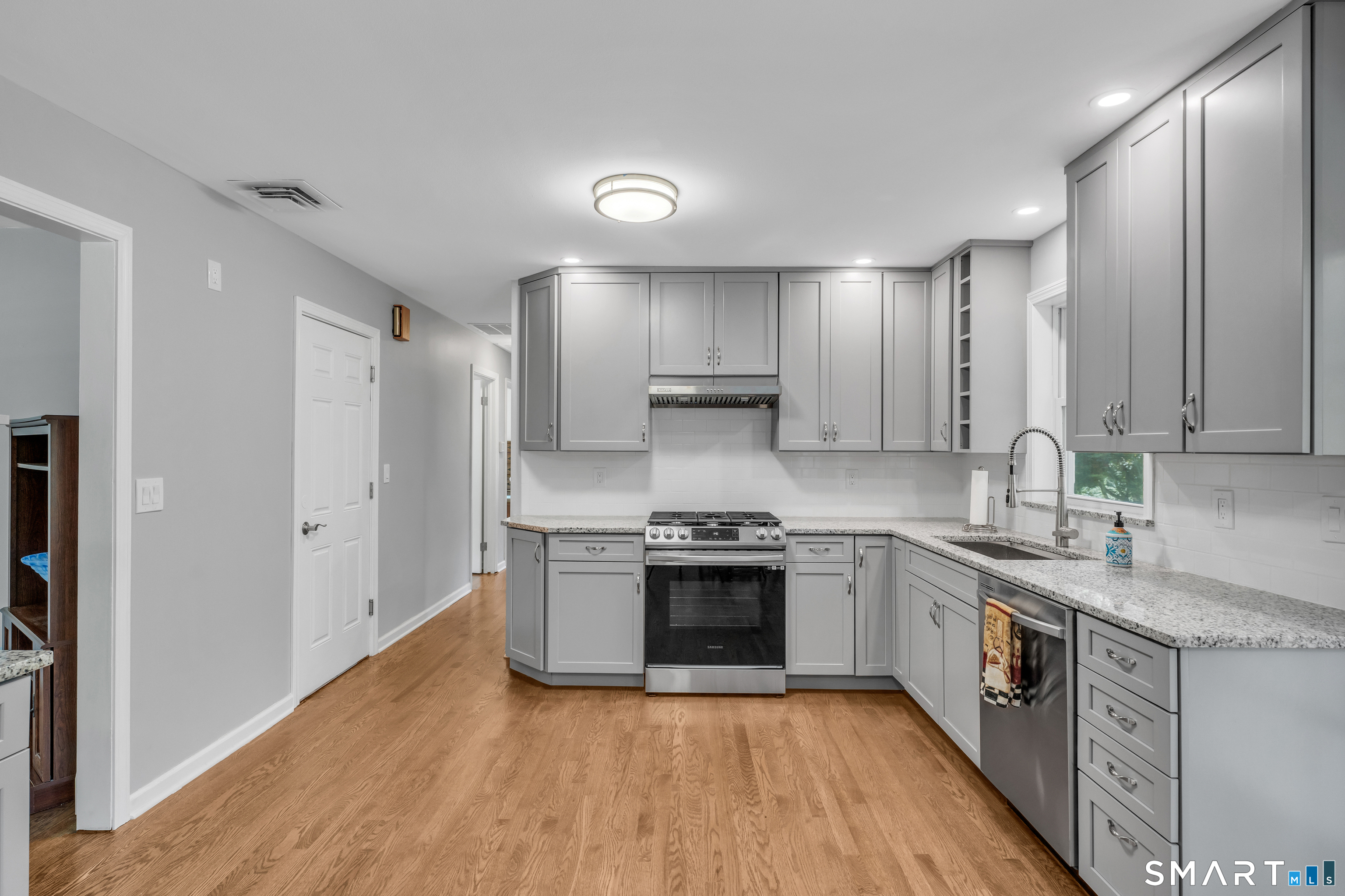 22 Victoria Drive photo 11