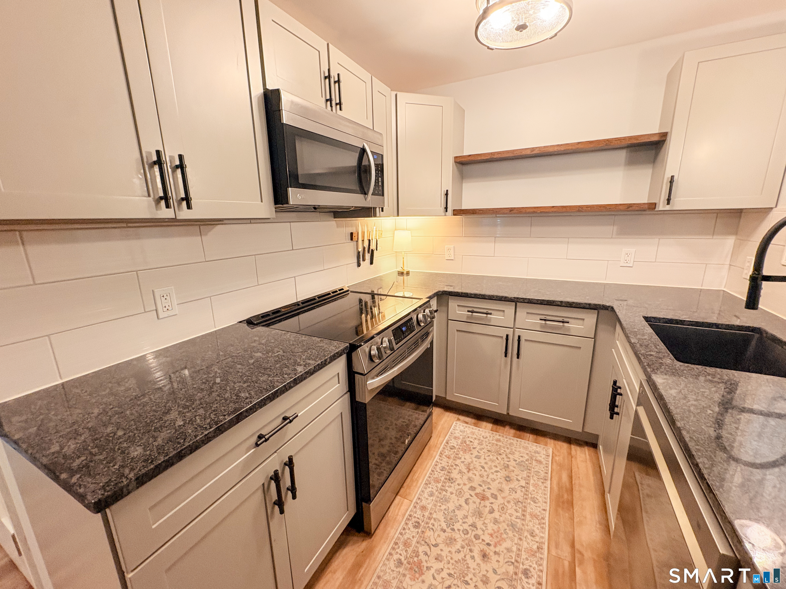 37 Great Hillwood Road photo 3