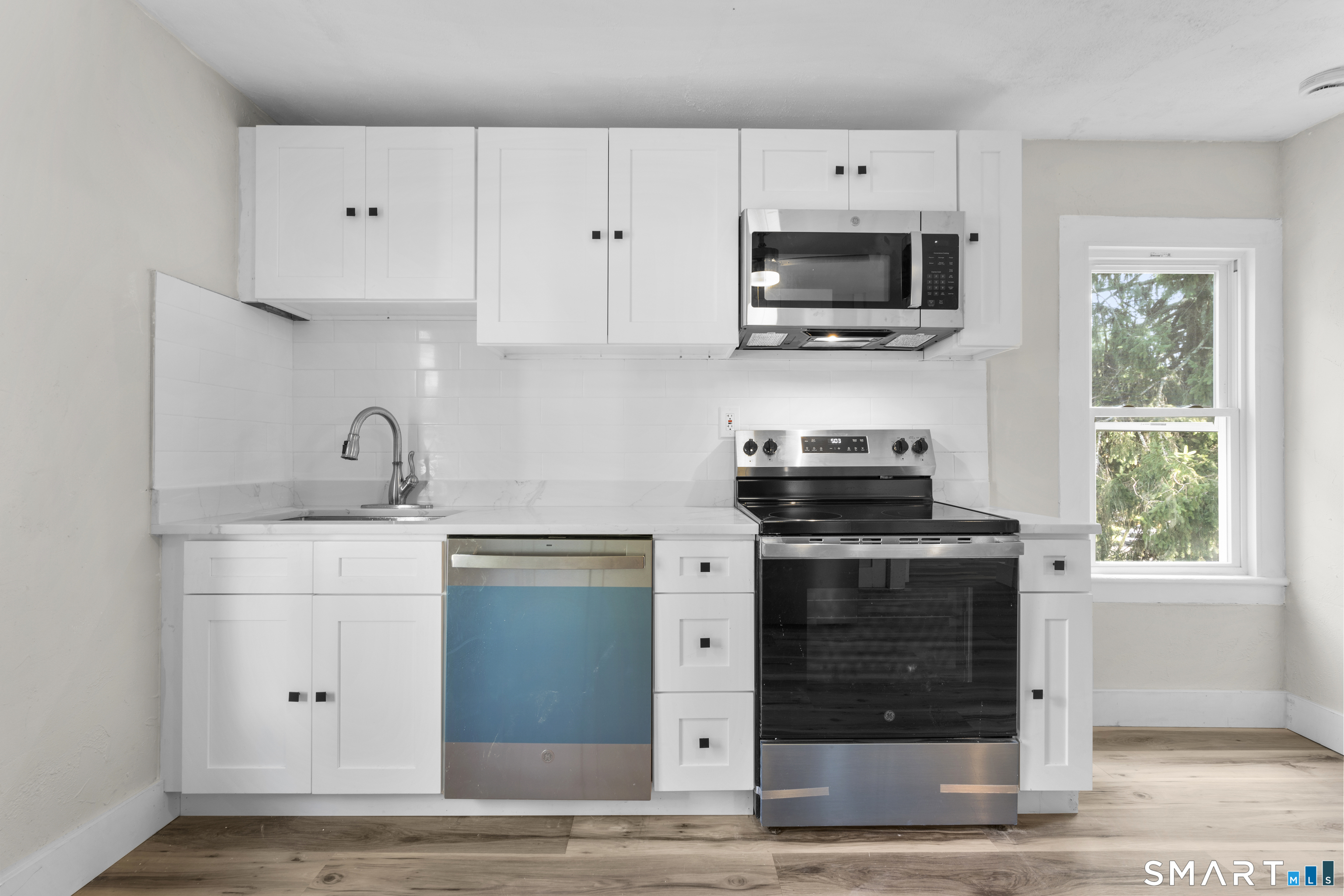 5th image of 14 Home Pl, Danbury, CT 06810 | MLS# 24192483
